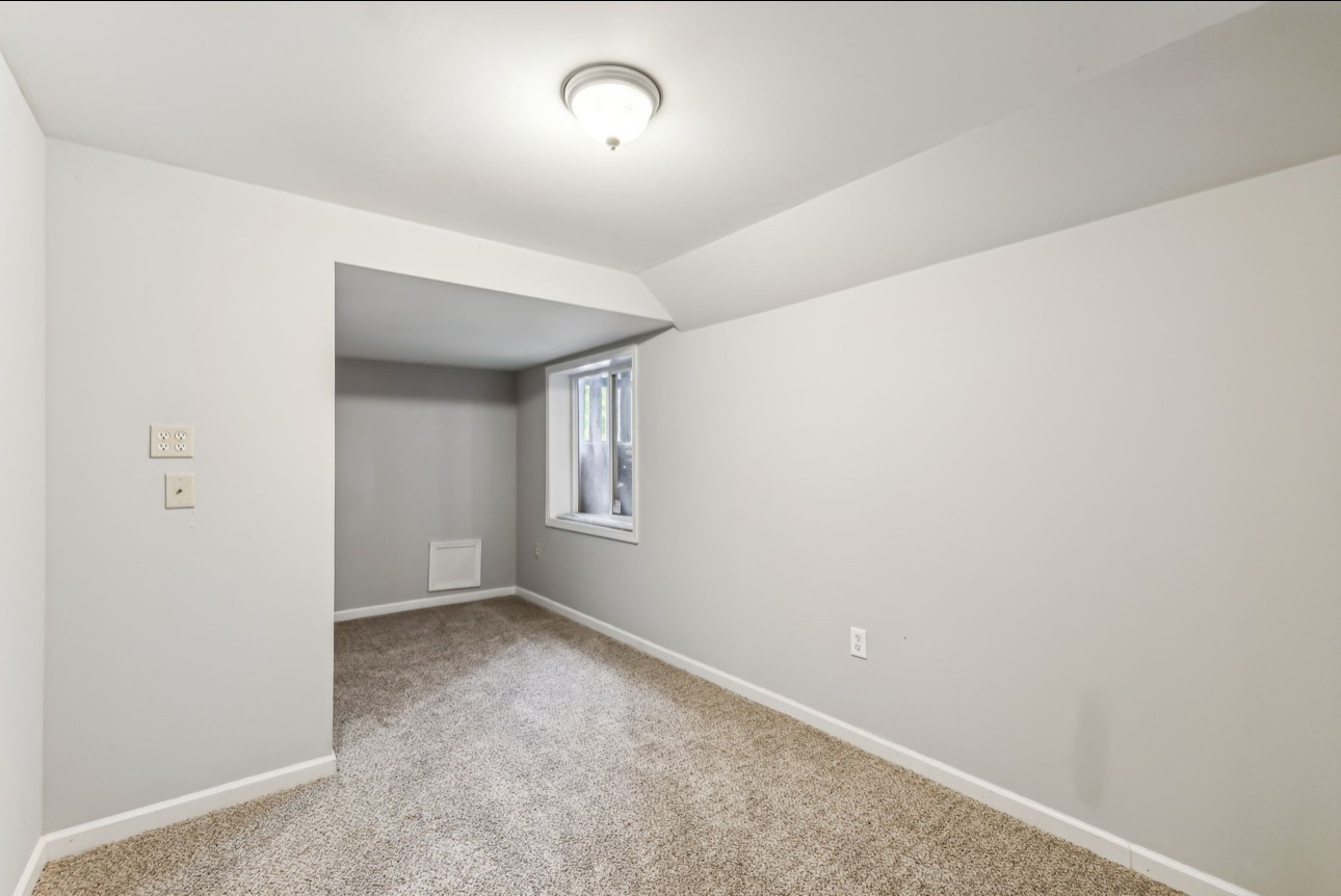 50 Greenwood Rd Property Photo 23