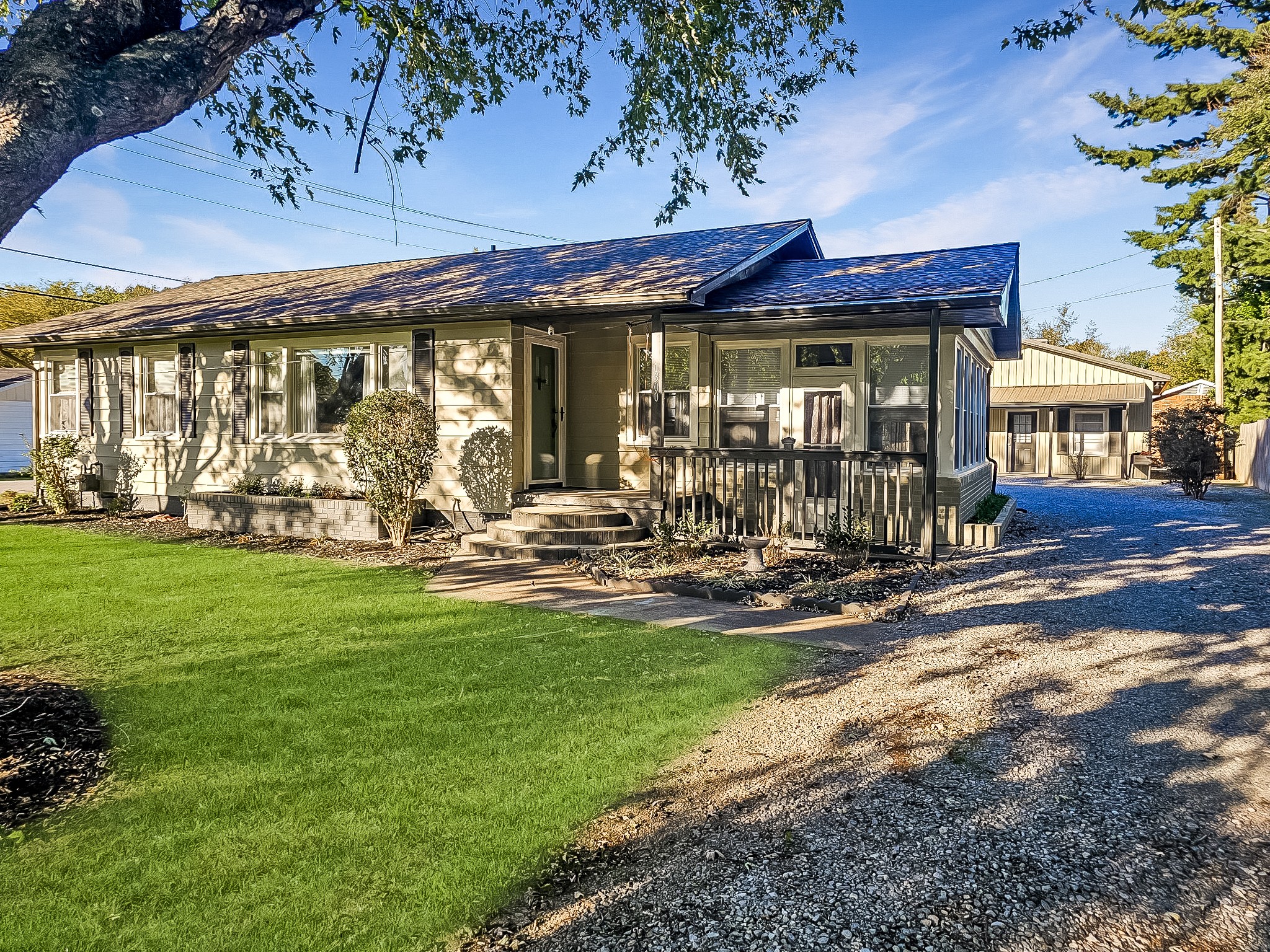 1300 Grapevine Rd Property Photo