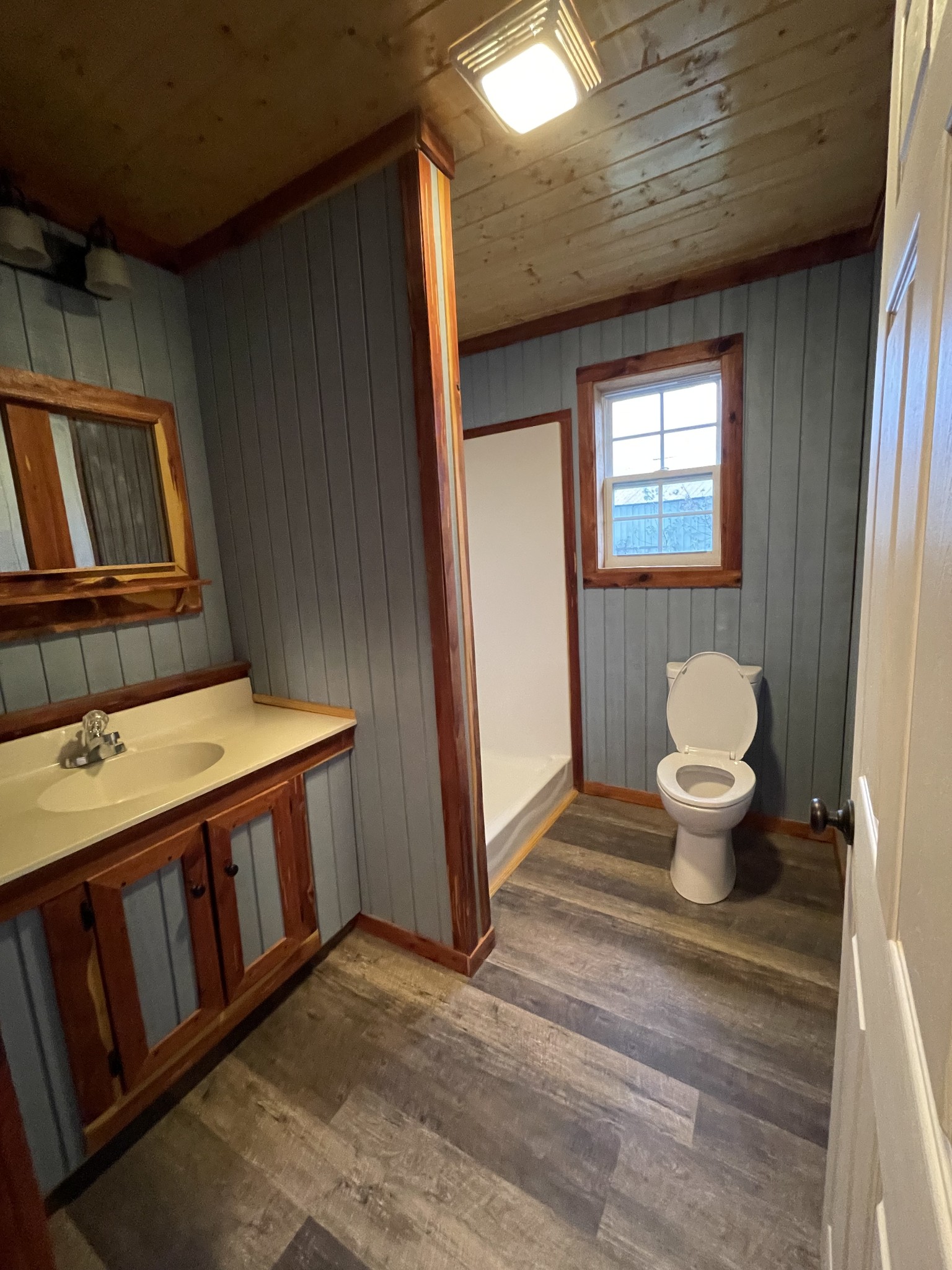 3137 Oak Grove Rd Property Photo 8