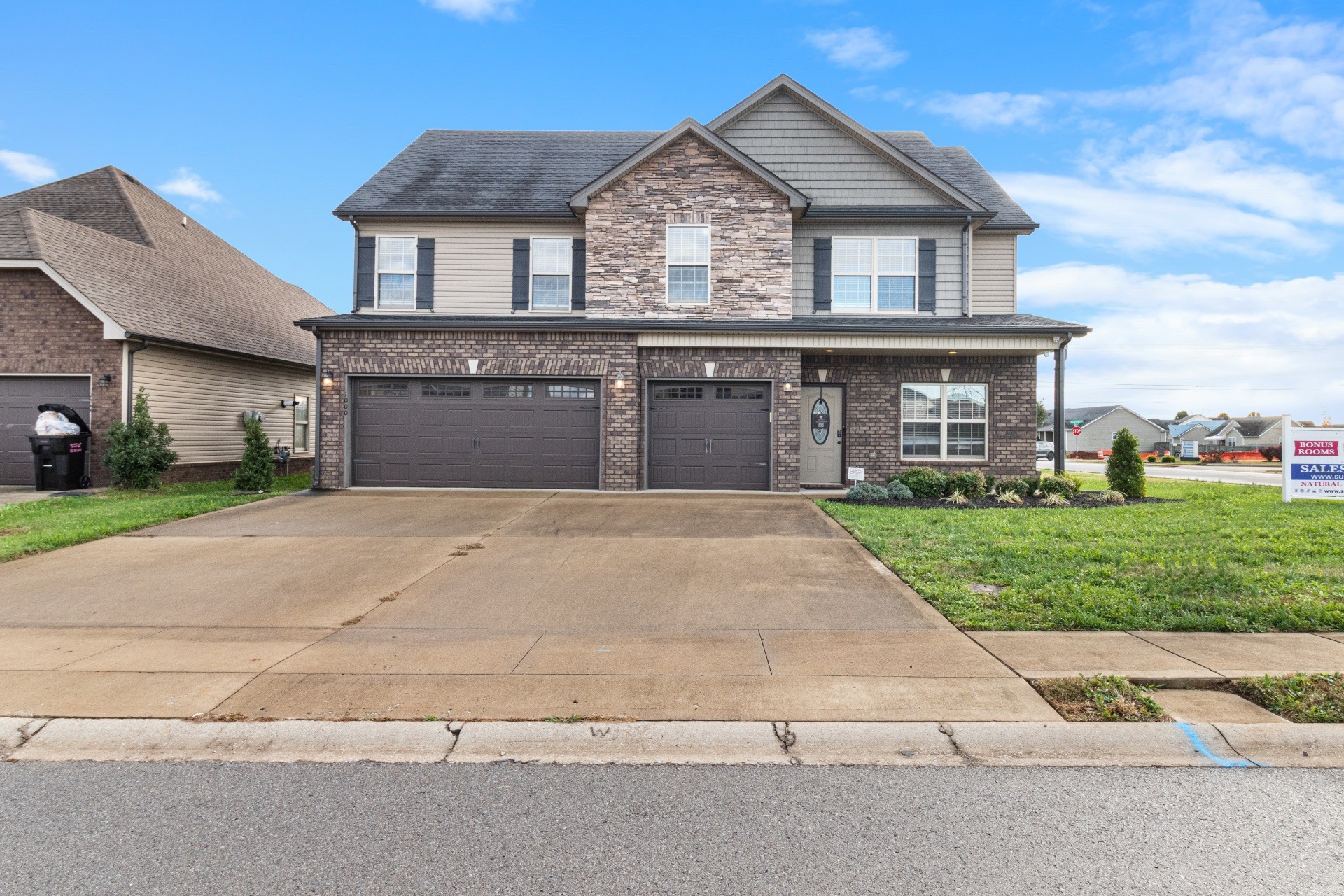 1000 Thrasher Dr Property Photo 2
