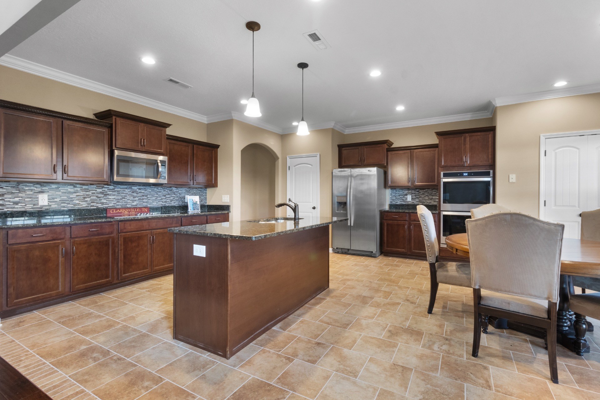 1000 Thrasher Dr Property Photo 18