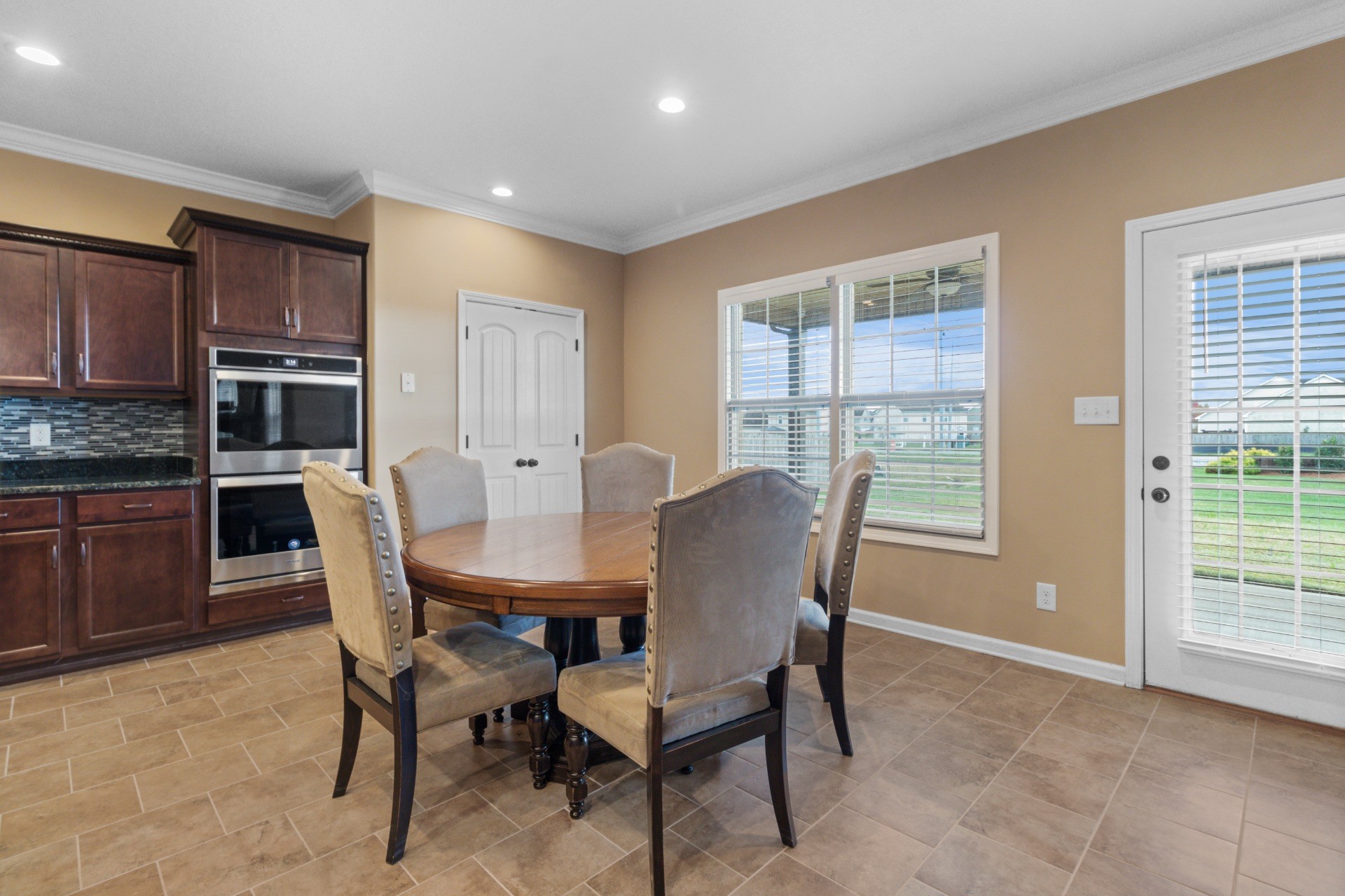 1000 Thrasher Dr Property Photo 19