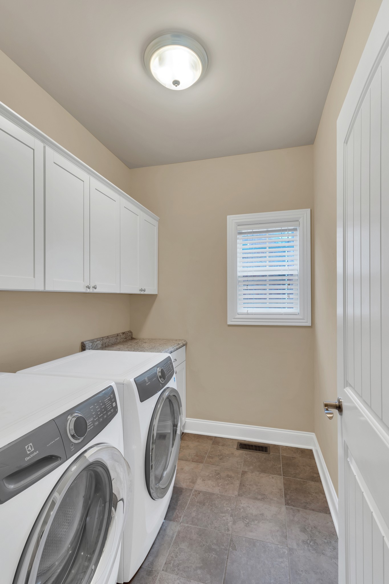 3738 Berryhill Dr Property Photo 24