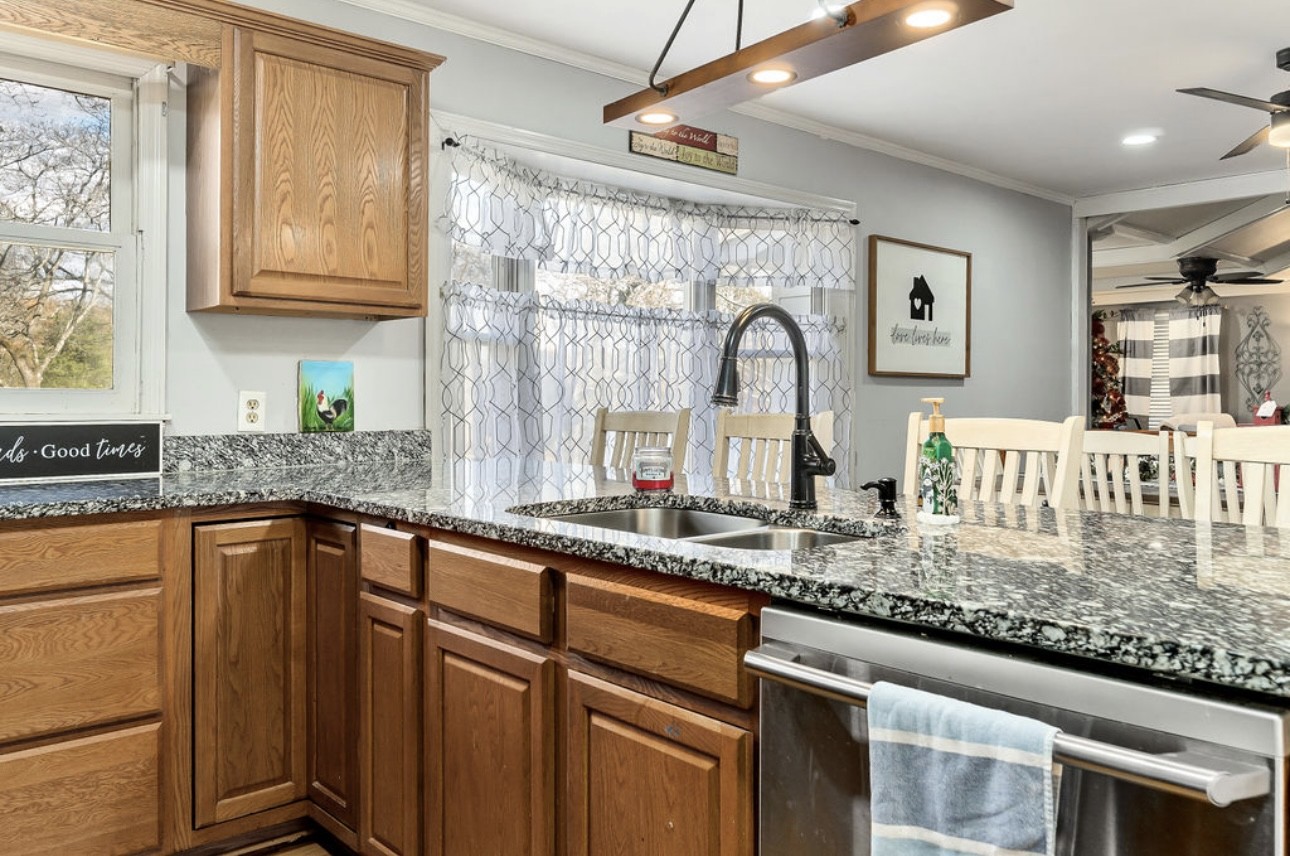 526 Margaret Cir Property Photo 6