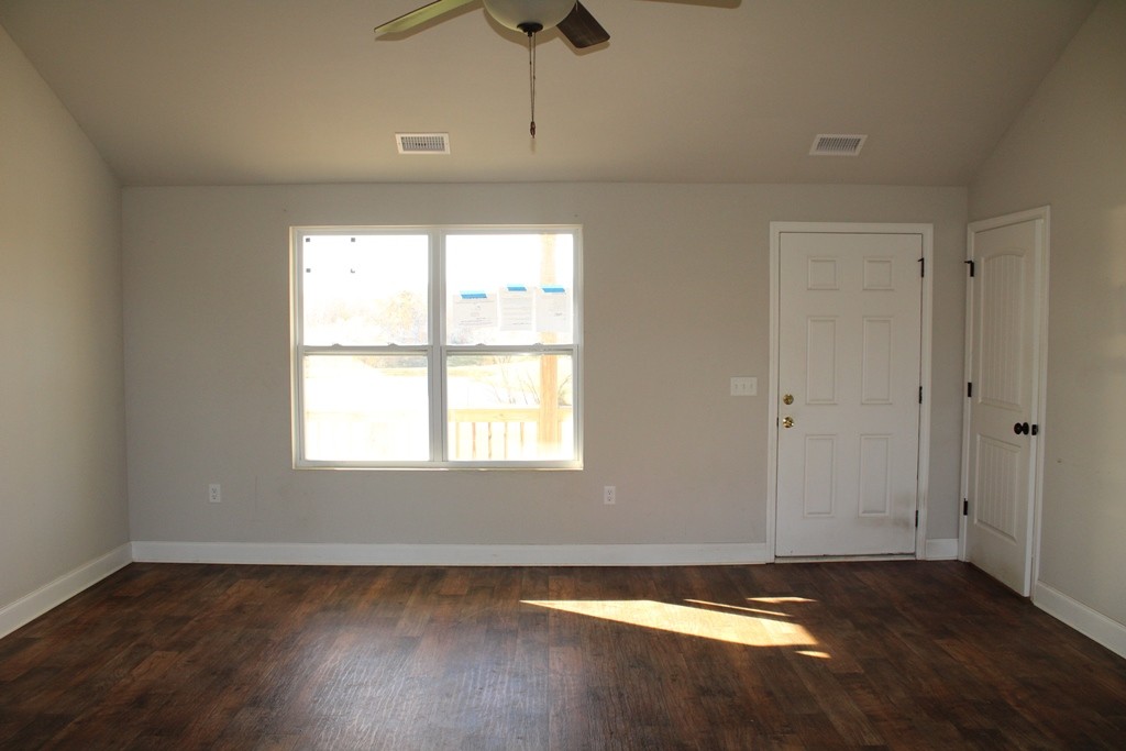 3072 Maple Grove Rd Property Photo 4