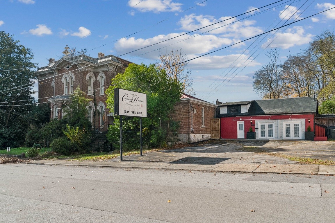 705 Dunnington St Property Photo 1