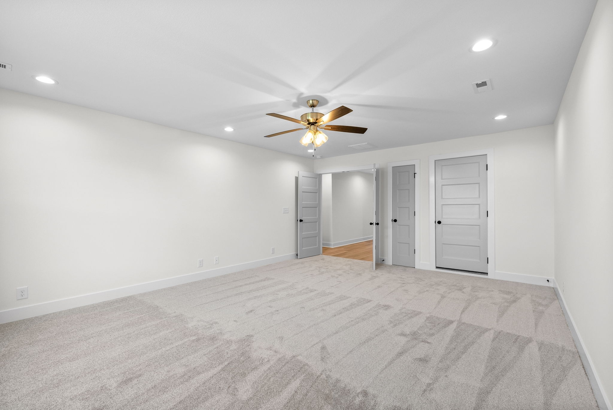 286 Harrowgate Dr Property Photo 40