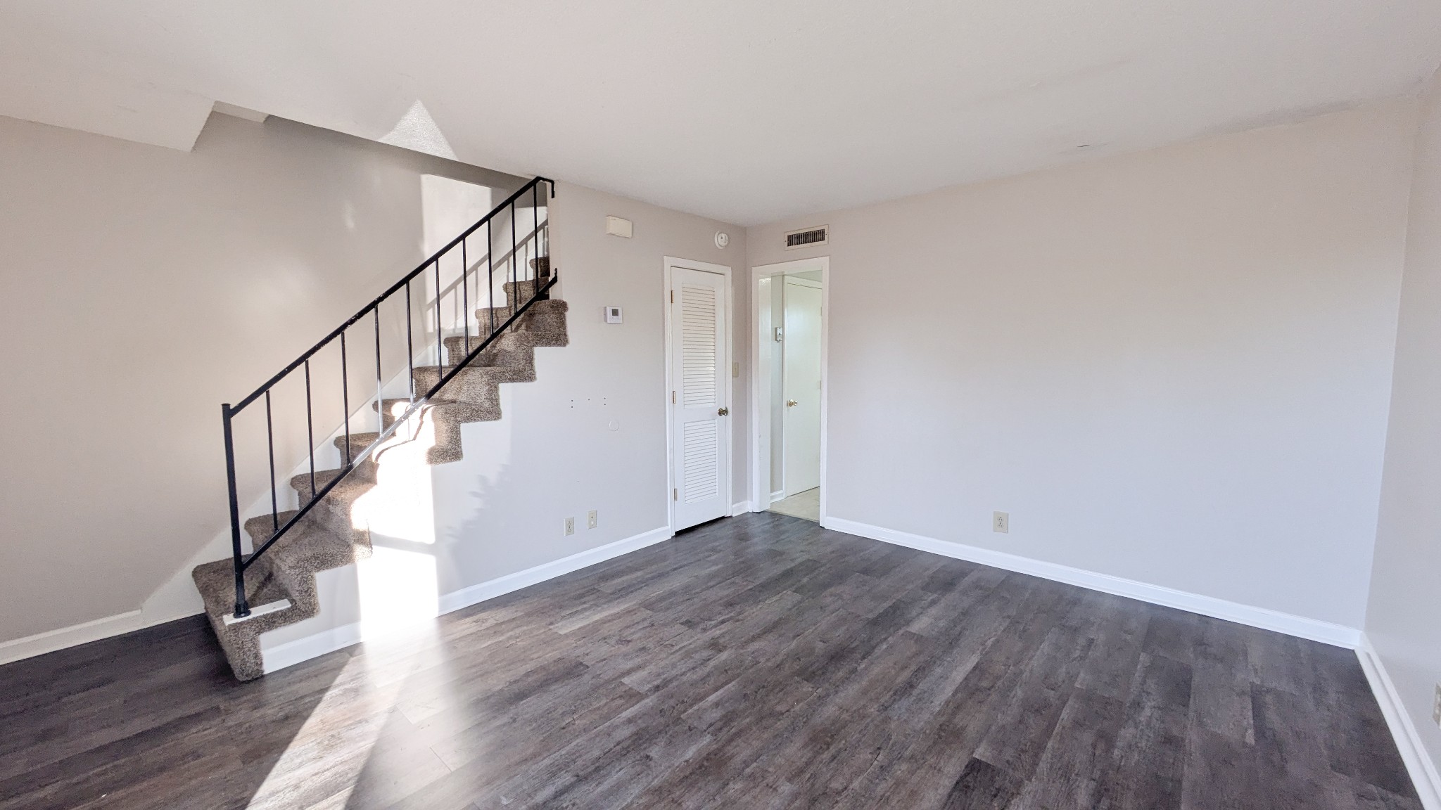 1531 E Knollwood Cir Property Photo 8