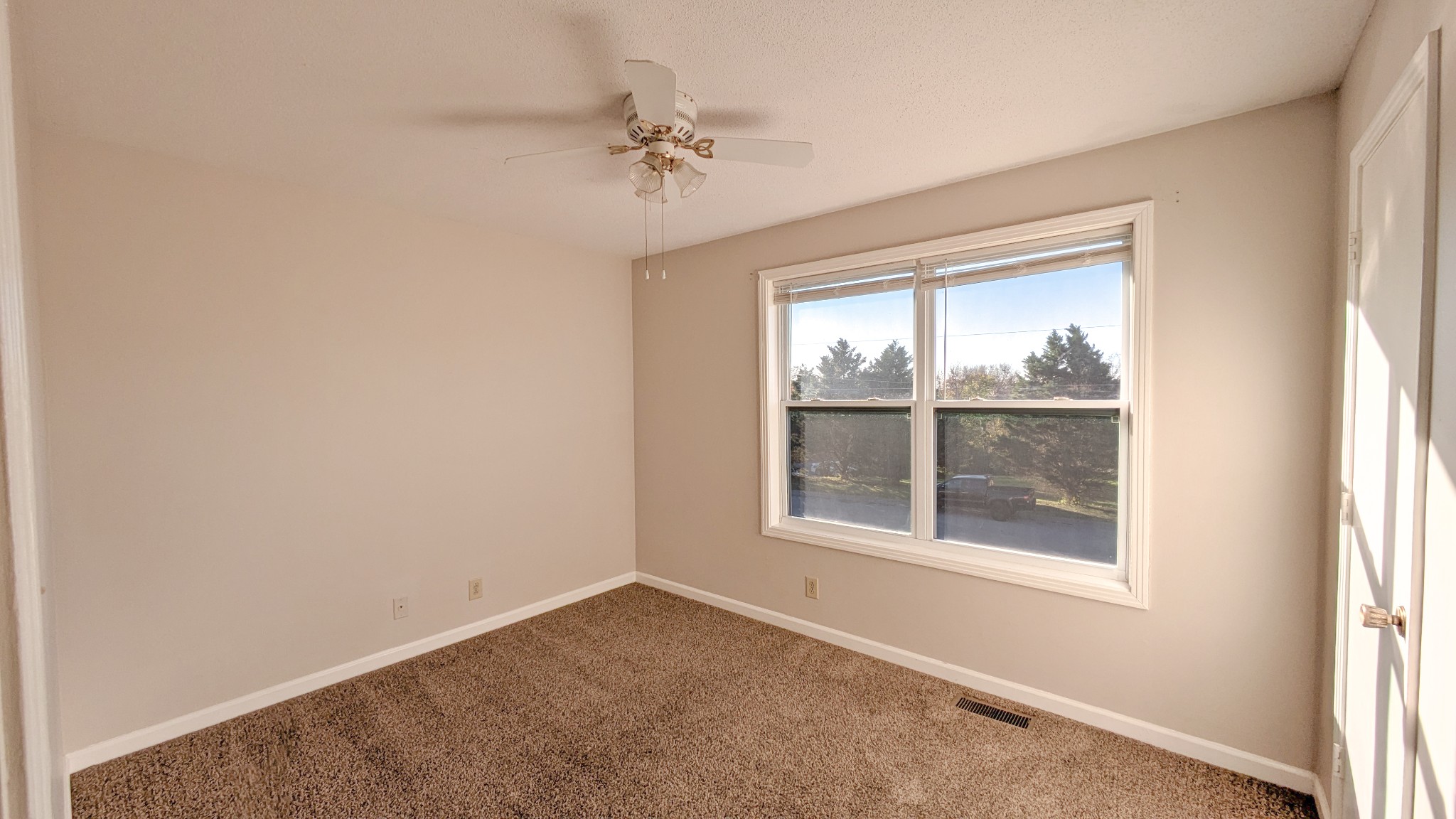 1531 E Knollwood Cir Property Photo 13
