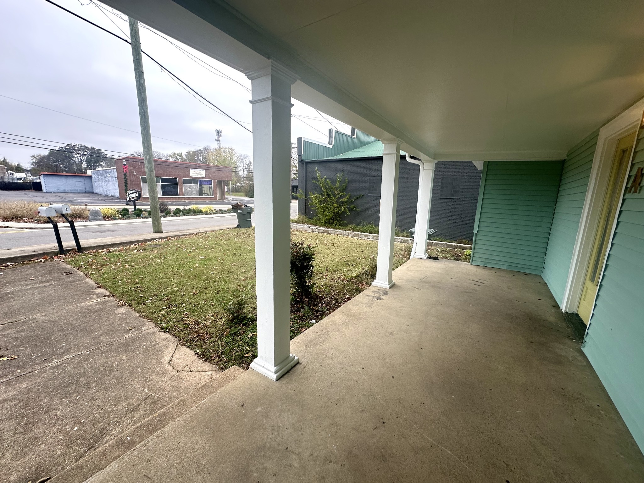 1102 Batts Blvd Property Photo 3