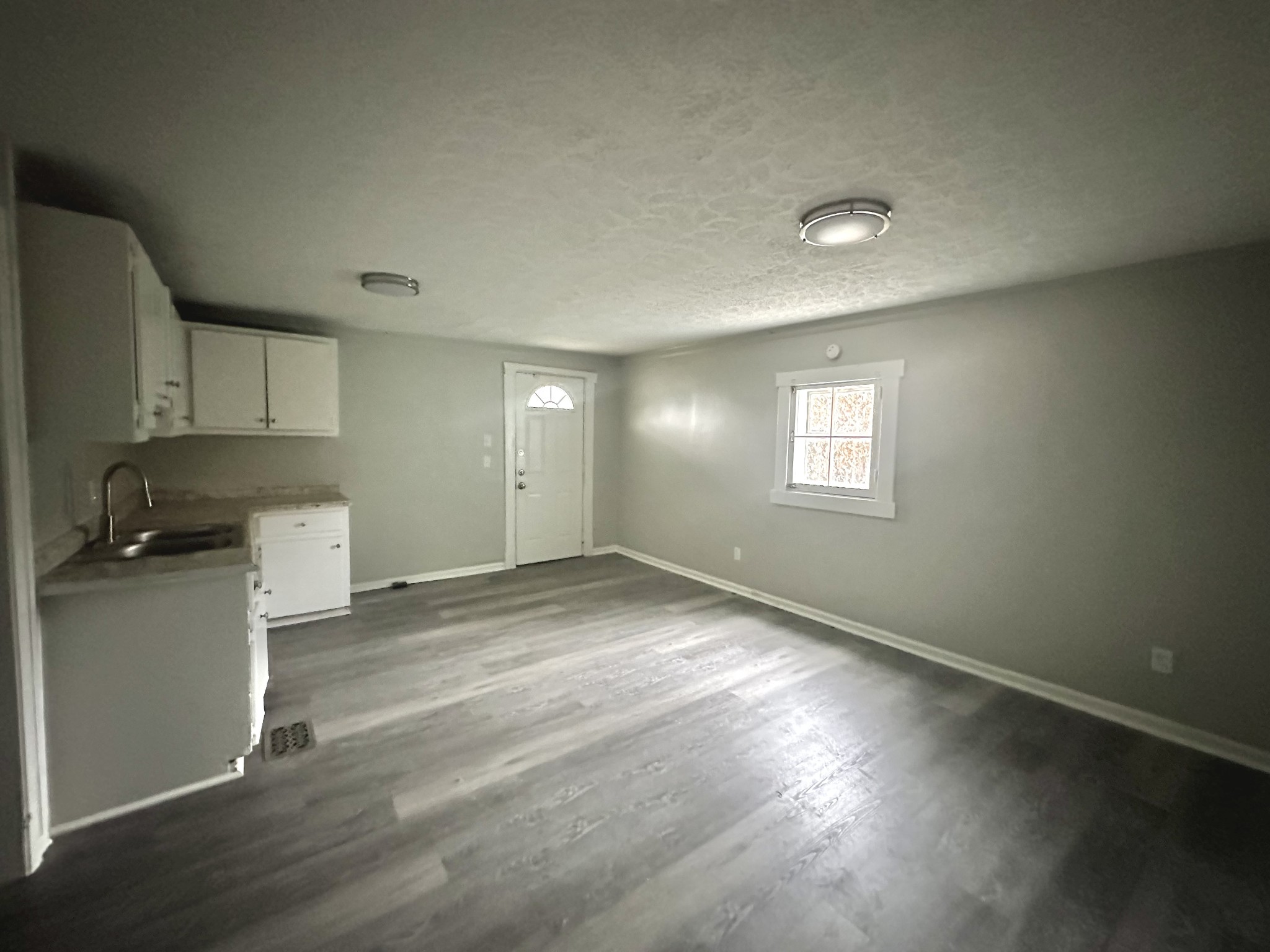 1102 Batts Blvd Property Photo 6