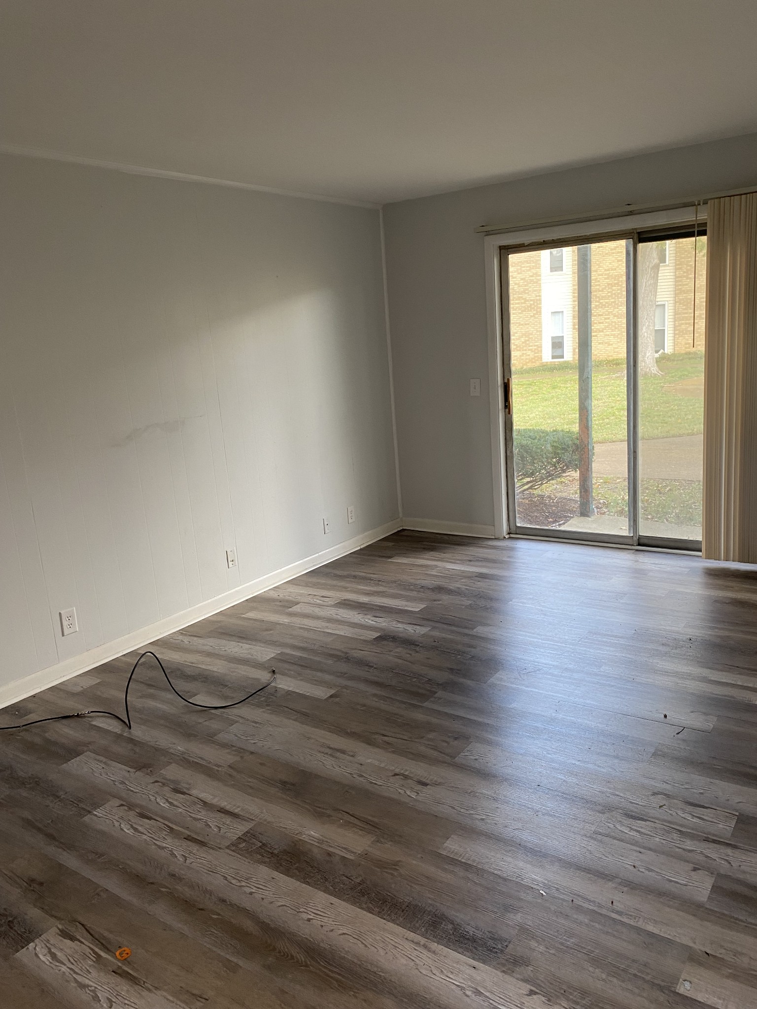 555 N Dupont Ave Property Photo 3