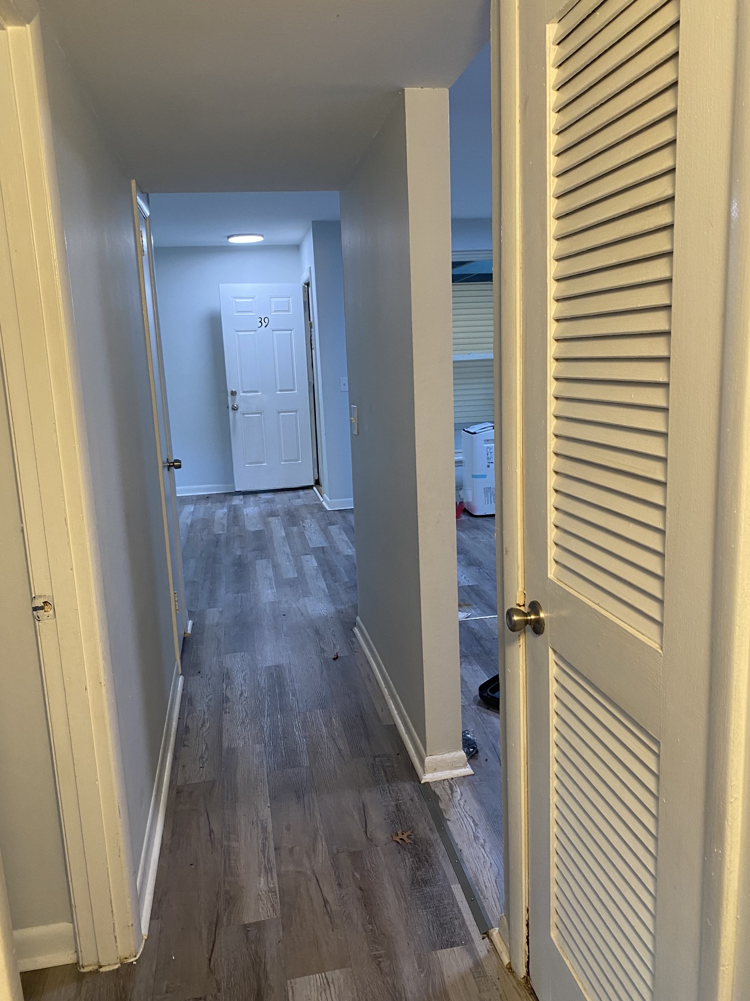 555 N Dupont Ave Property Photo 6