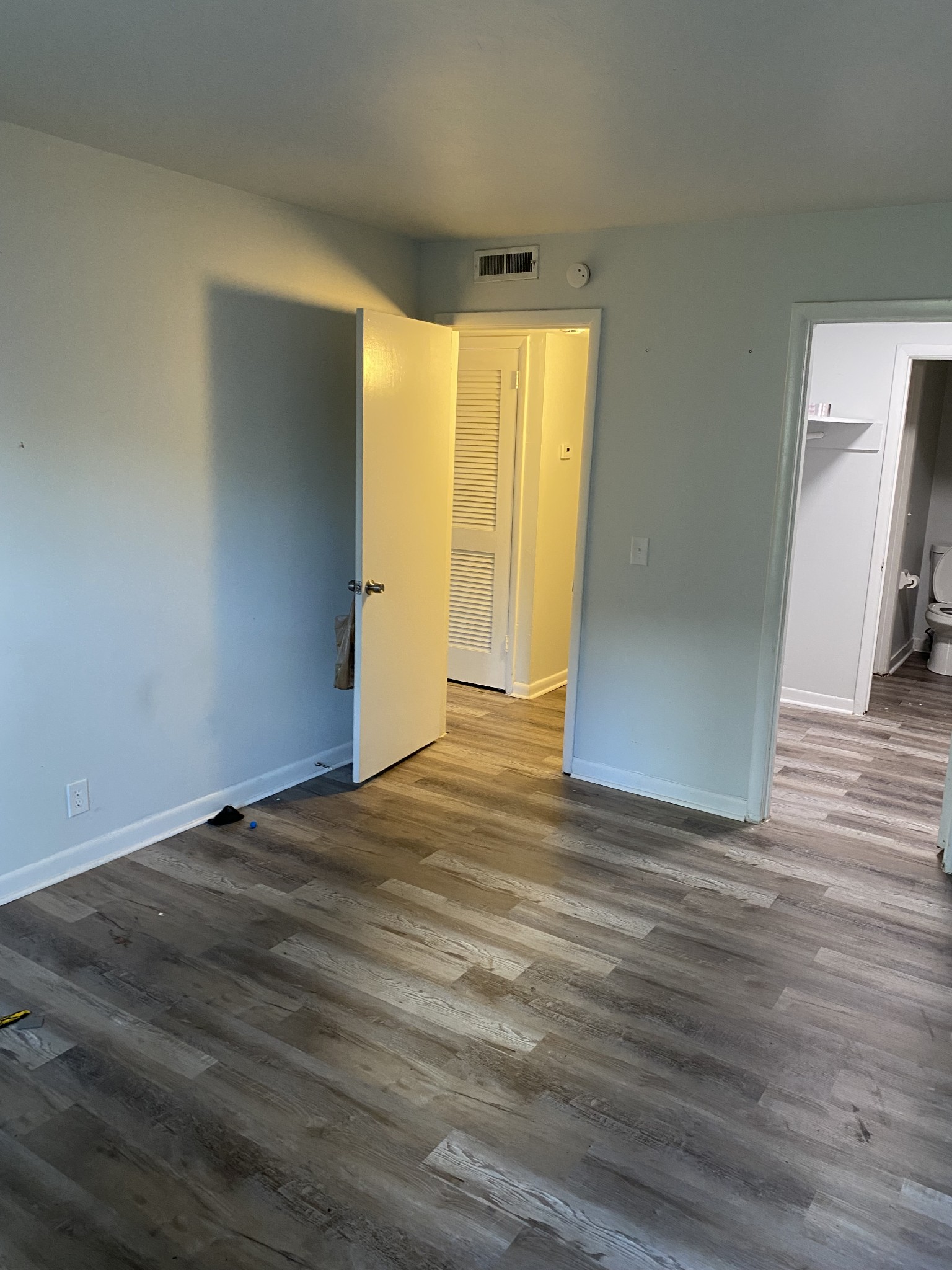 555 N Dupont Ave Property Photo 10