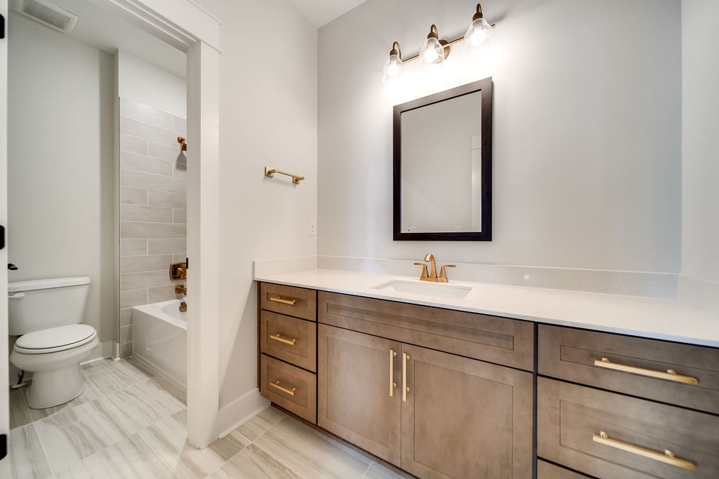 5822 Willoughby Way Property Photo 39