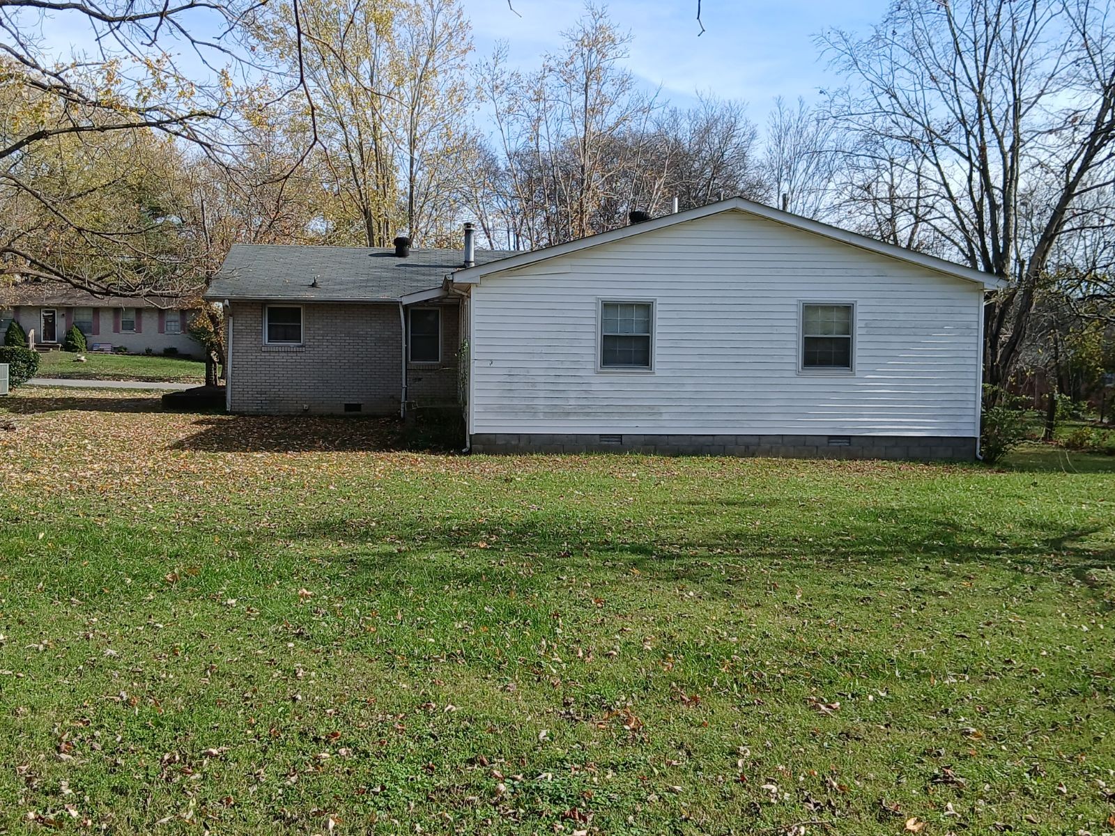 200 Barry Ave Property Photo 3