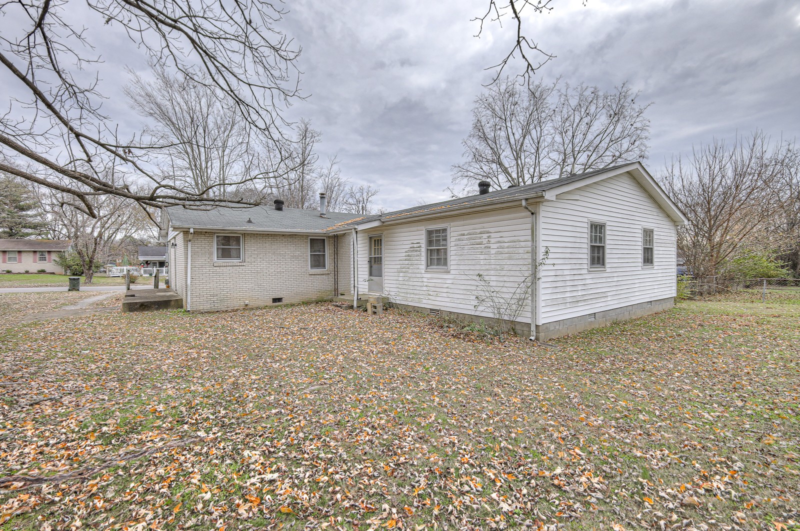 200 Barry Ave Property Photo 4