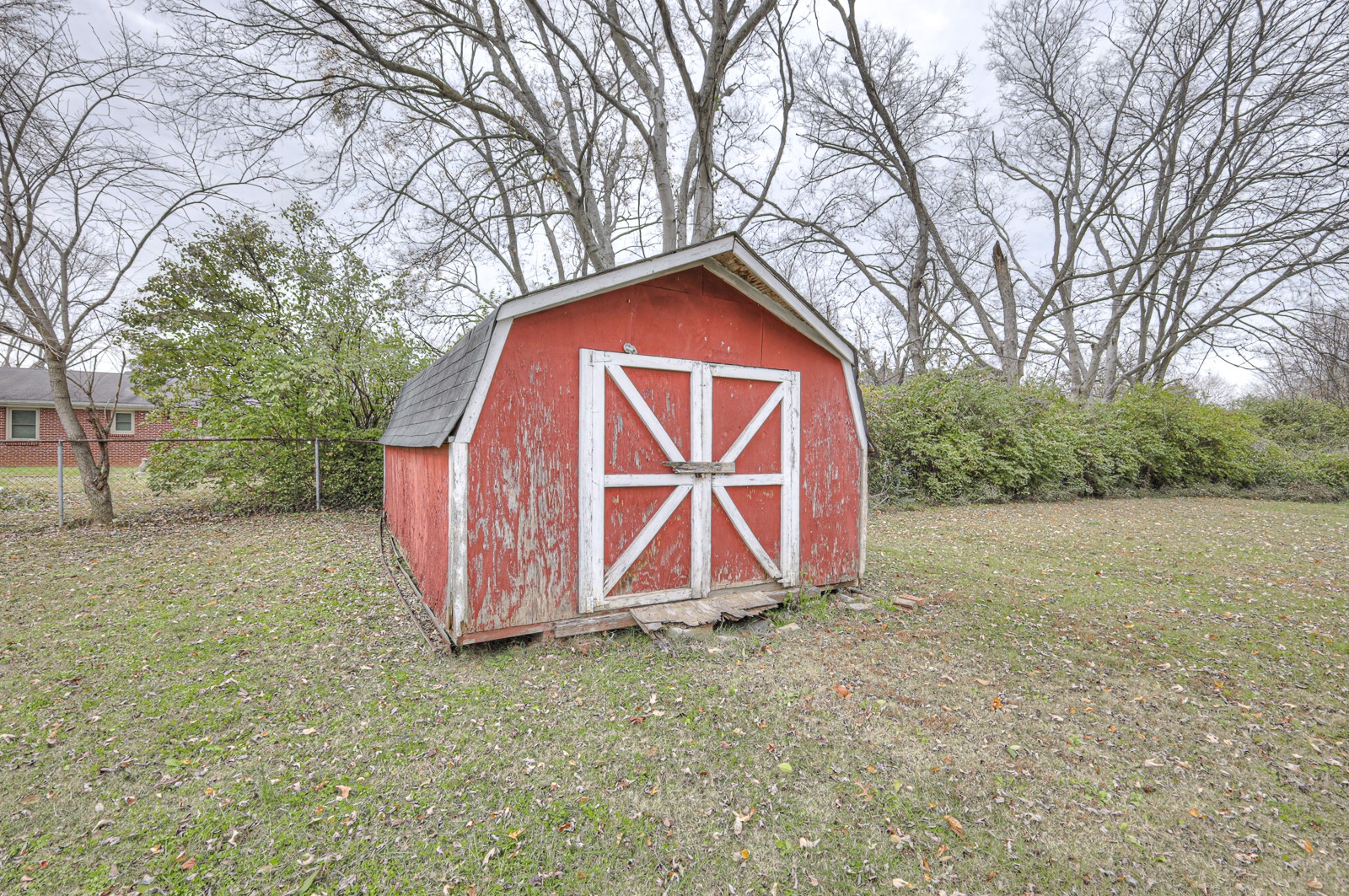 200 Barry Ave Property Photo 5