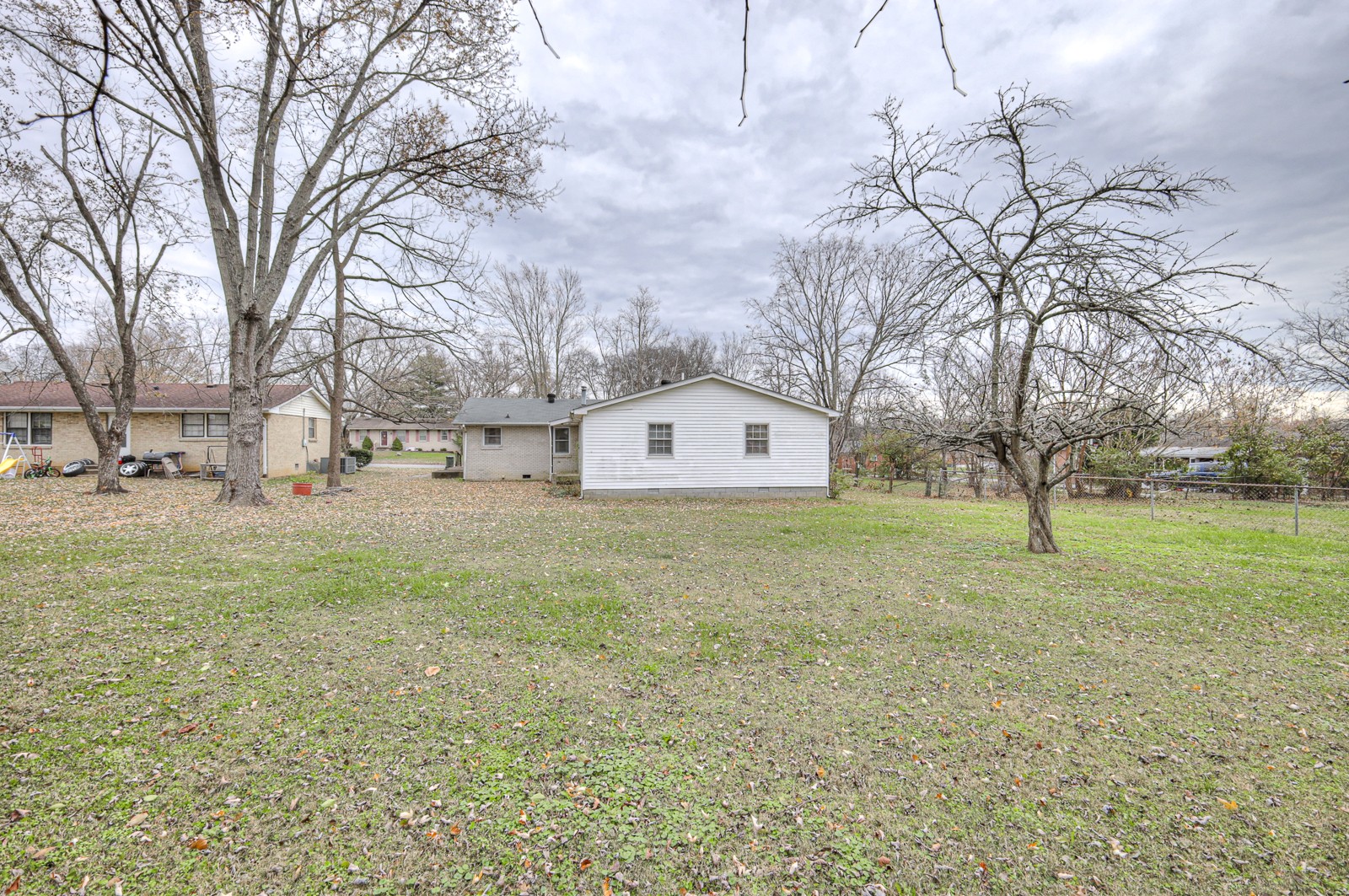 200 Barry Ave Property Photo 6