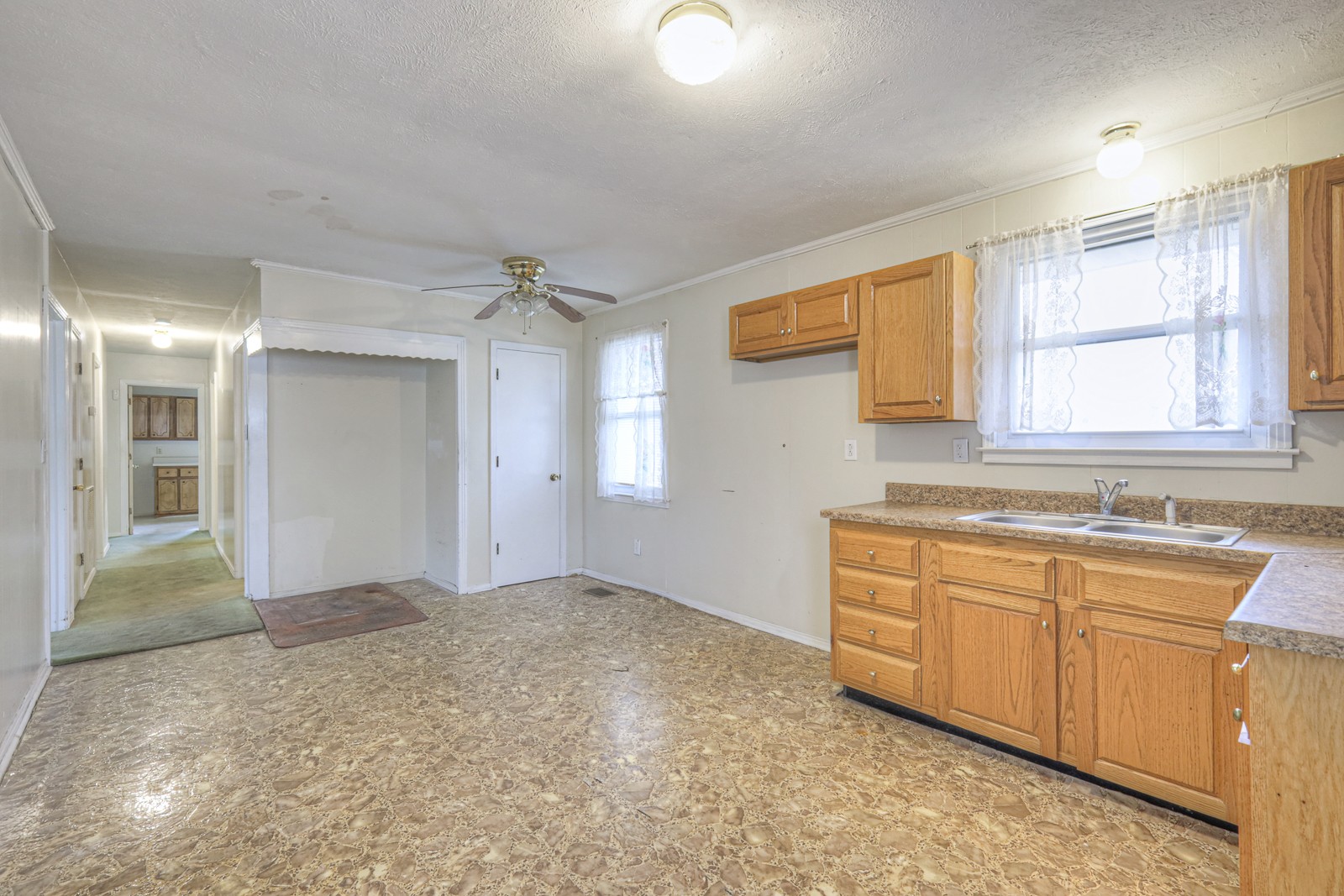 200 Barry Ave Property Photo 7