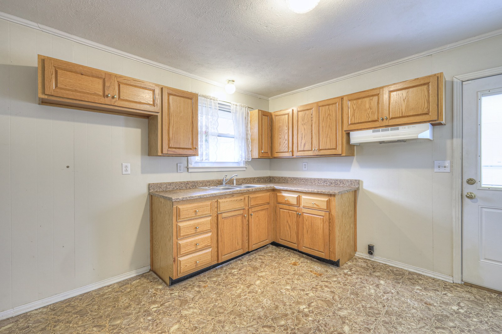 200 Barry Ave Property Photo 8
