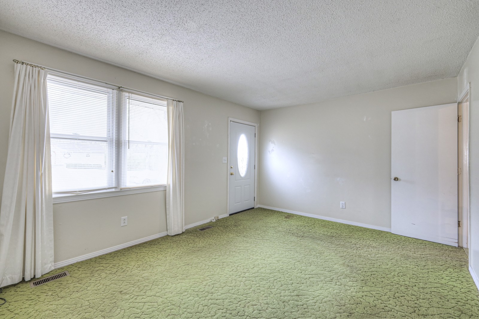 200 Barry Ave Property Photo 10