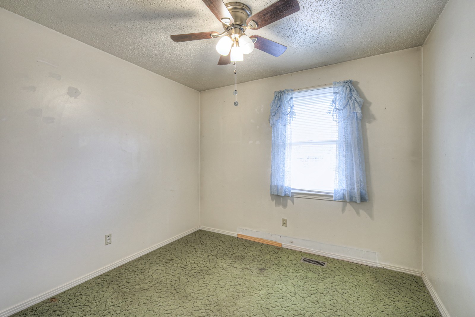 200 Barry Ave Property Photo 11