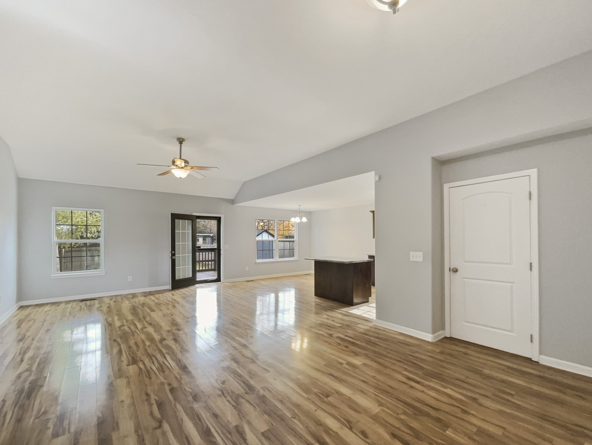 1040 Bonnie Ln Property Photo 3