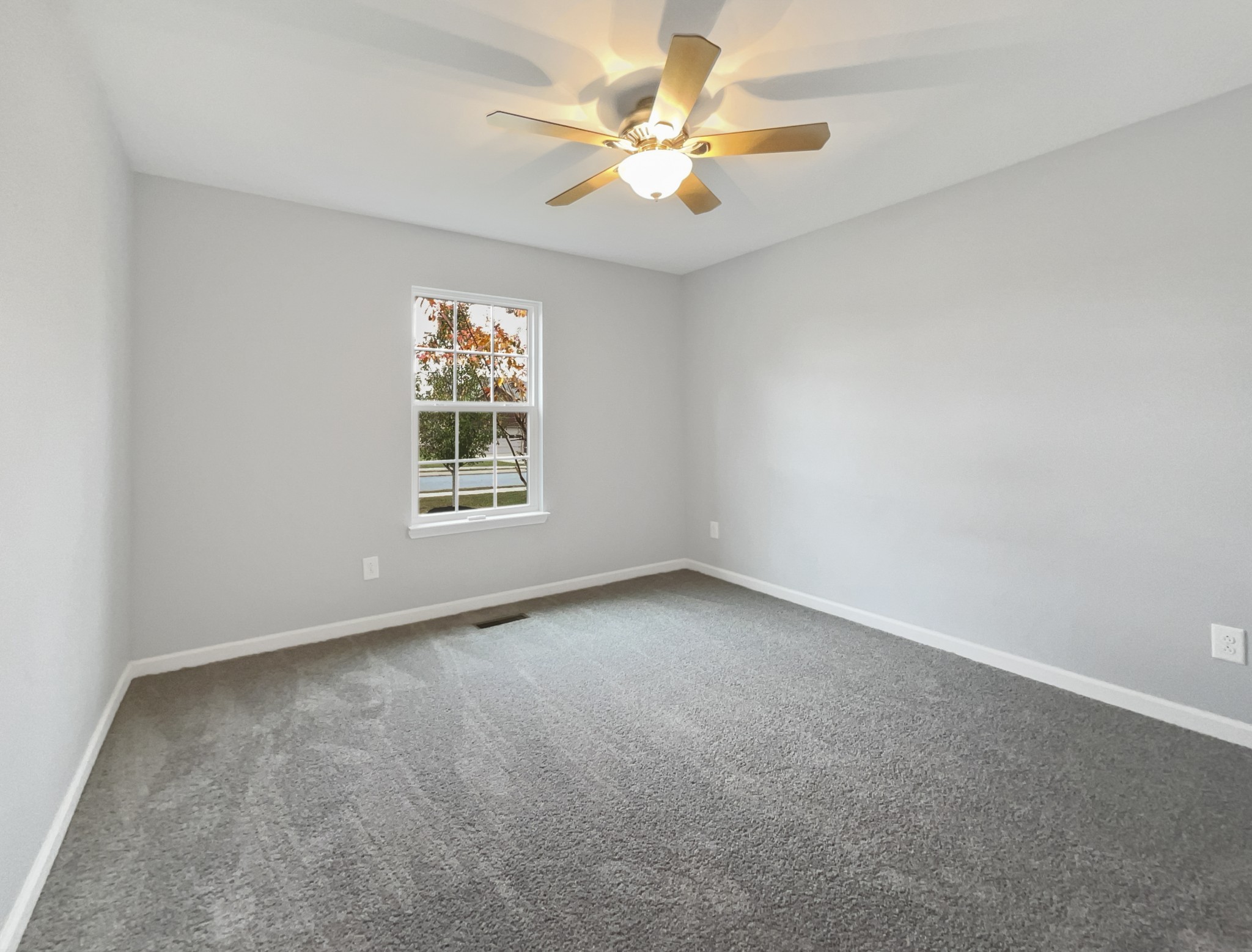 1040 Bonnie Ln Property Photo 5