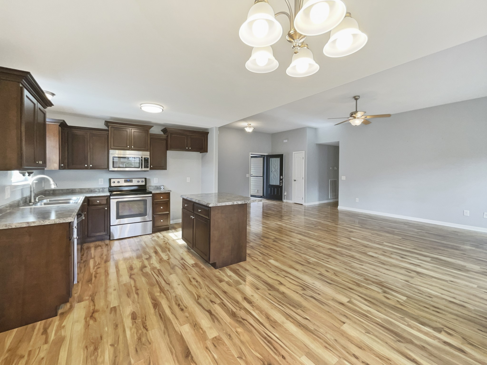 1040 Bonnie Ln Property Photo 6