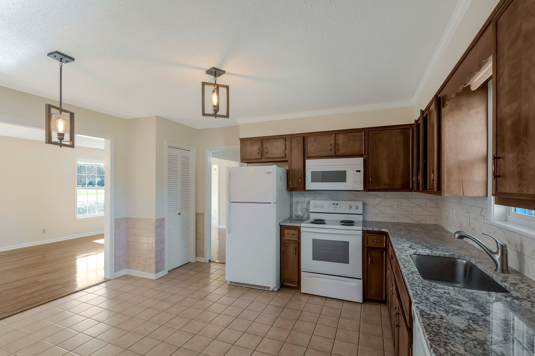 518 Hemingway Dr Property Photo 16