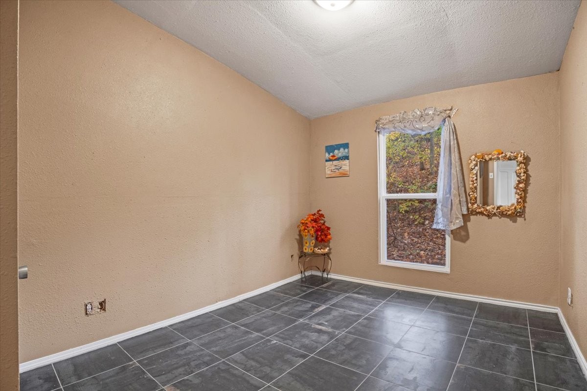 415 Floyd Dr Property Photo 37