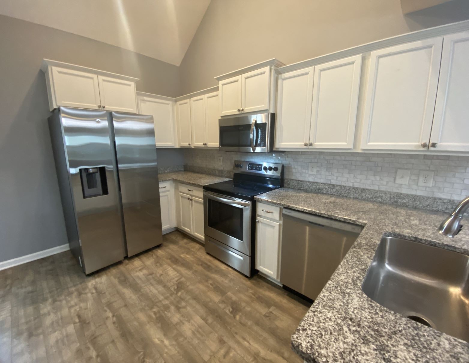 3246 Clemons Cir Property Photo 4