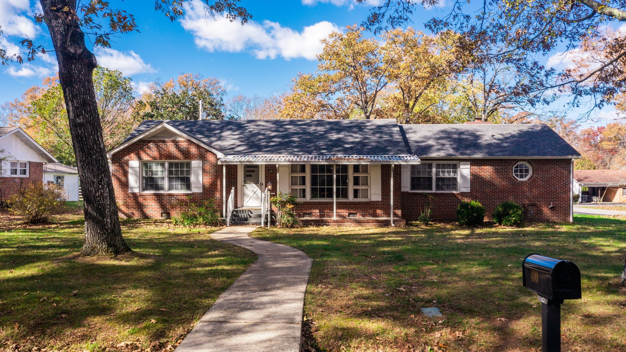 400 Edgewood Dr Property Photo