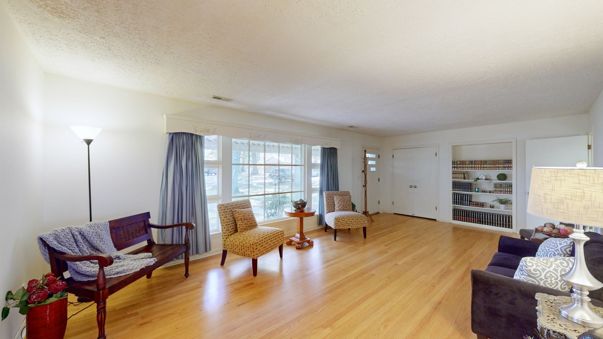 400 Edgewood Dr Property Photo 4