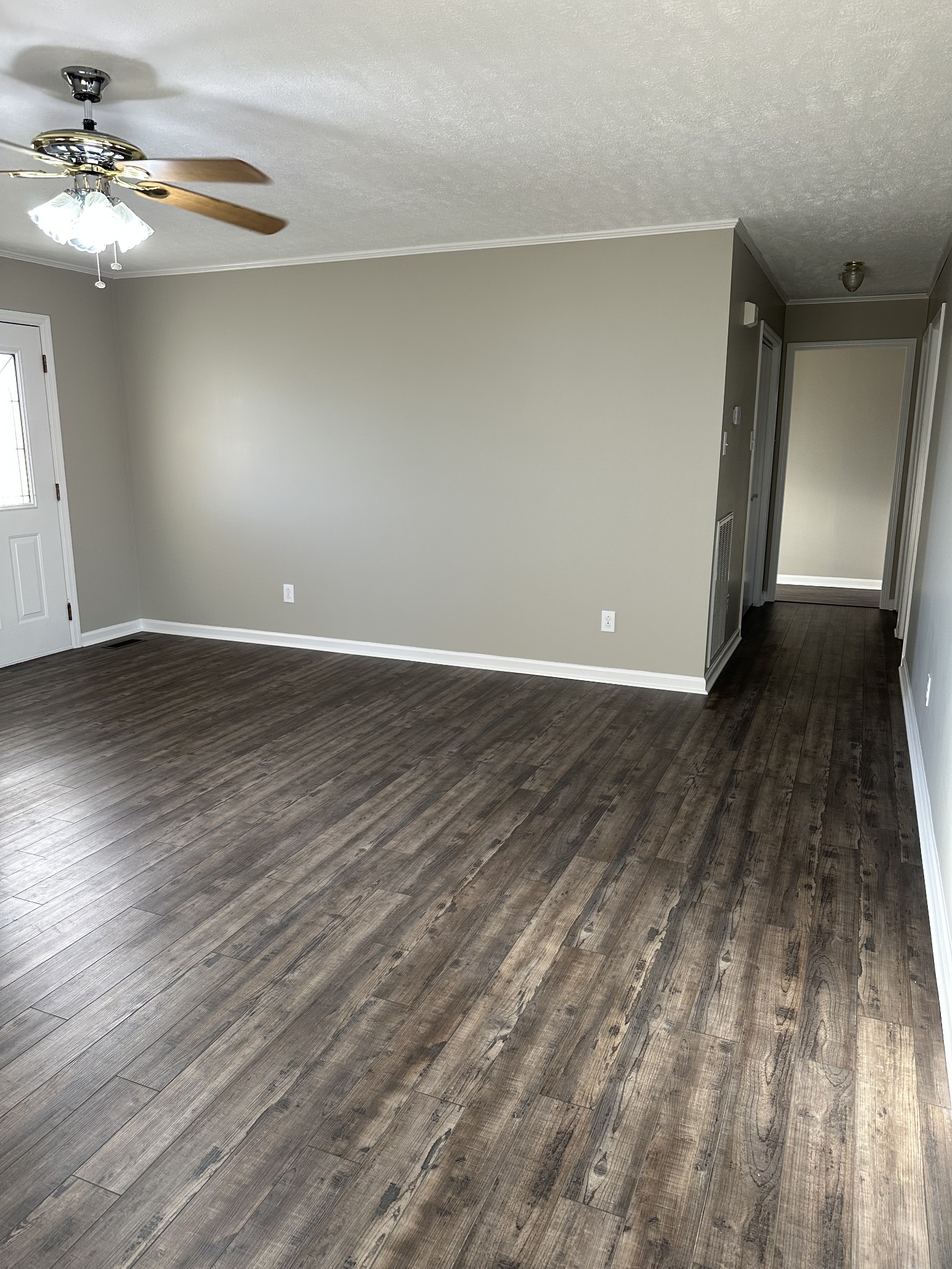 1900 Harwell Ln Property Photo 6