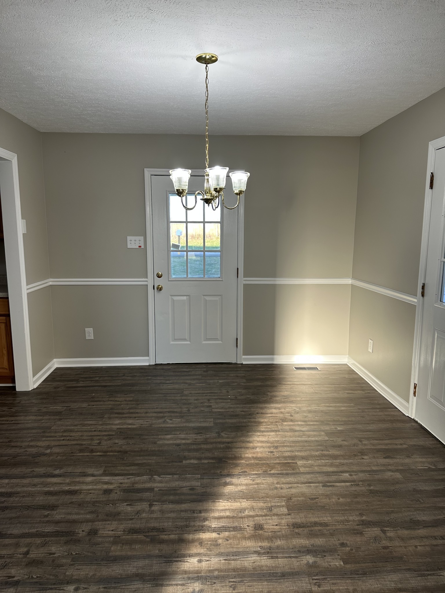 1900 Harwell Ln Property Photo 8