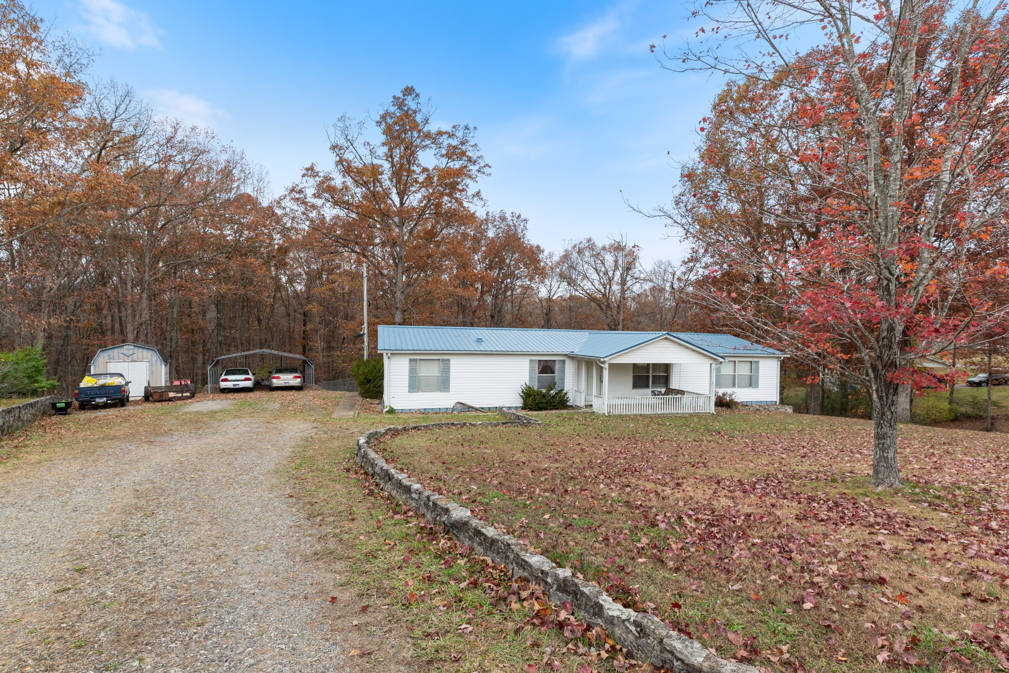 55 Clover Ln Property Photo 3