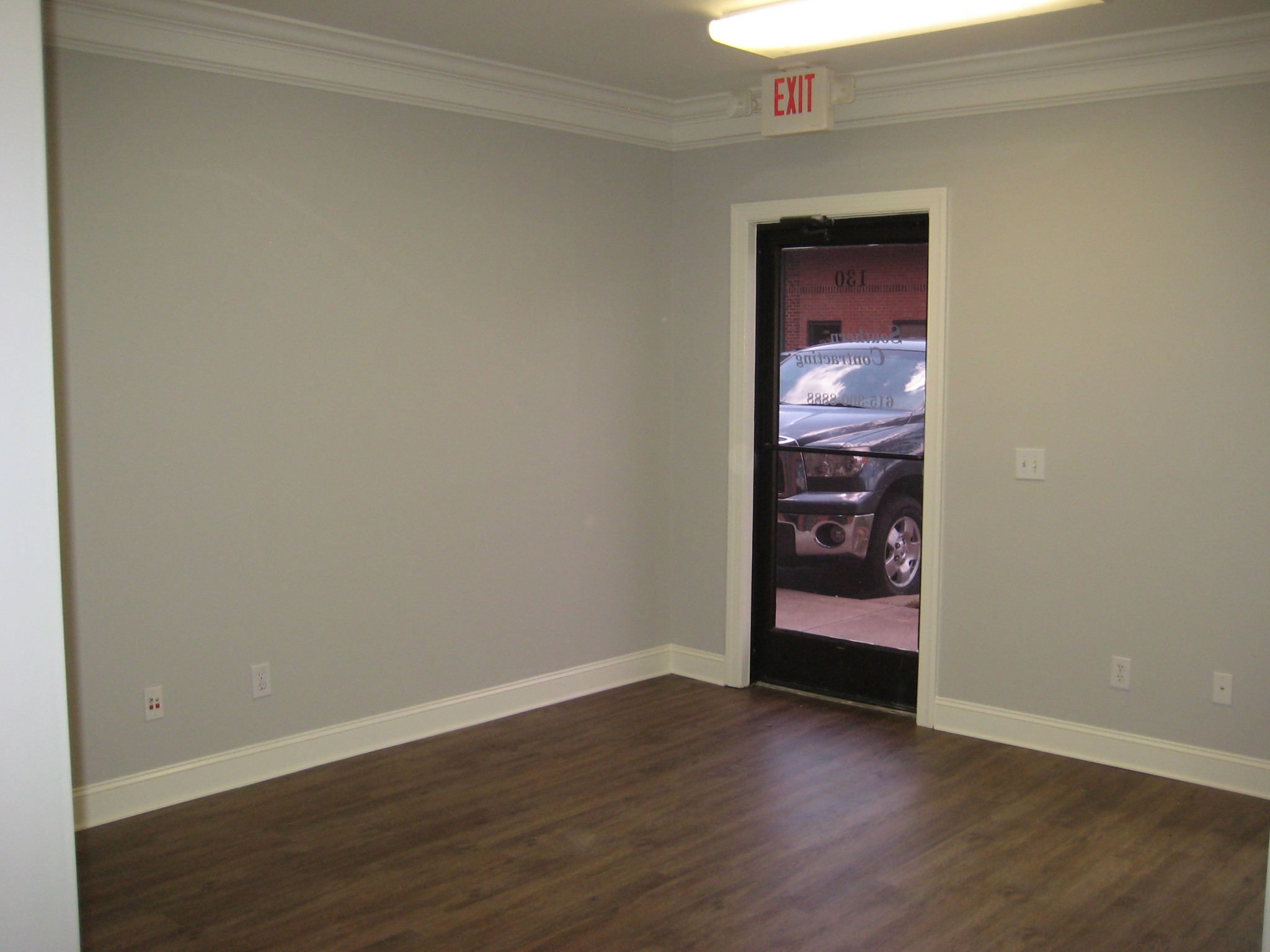 123 Se Parkway Ct Property Photo 7
