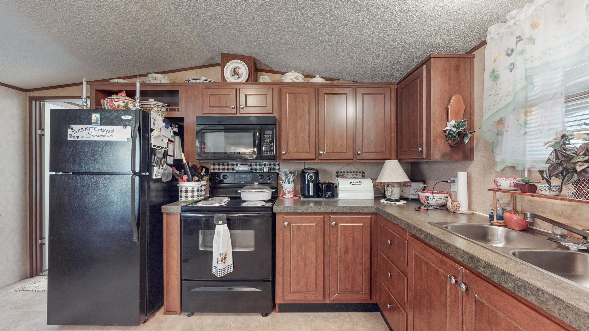 8314 Sandy Hook St Property Photo 4
