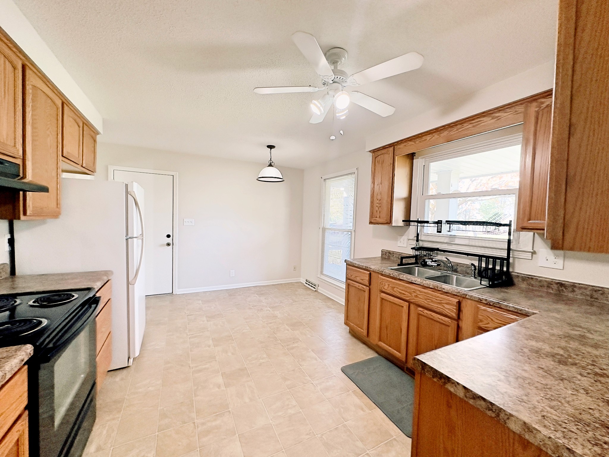 1760 Heritage Dr Property Photo 4