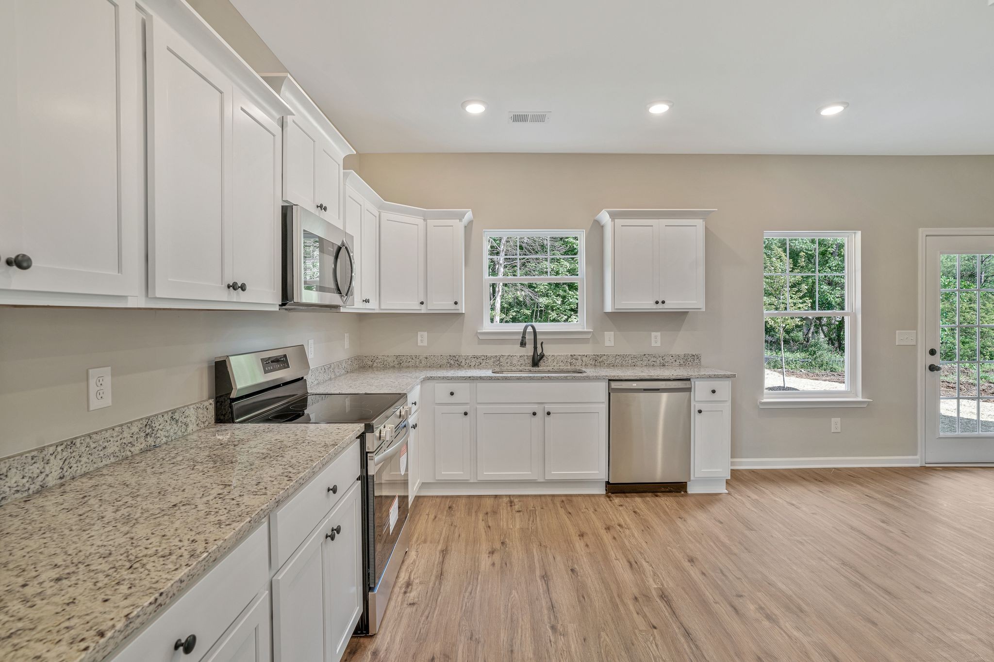 202 Hannah Lee Hill Property Photo 6