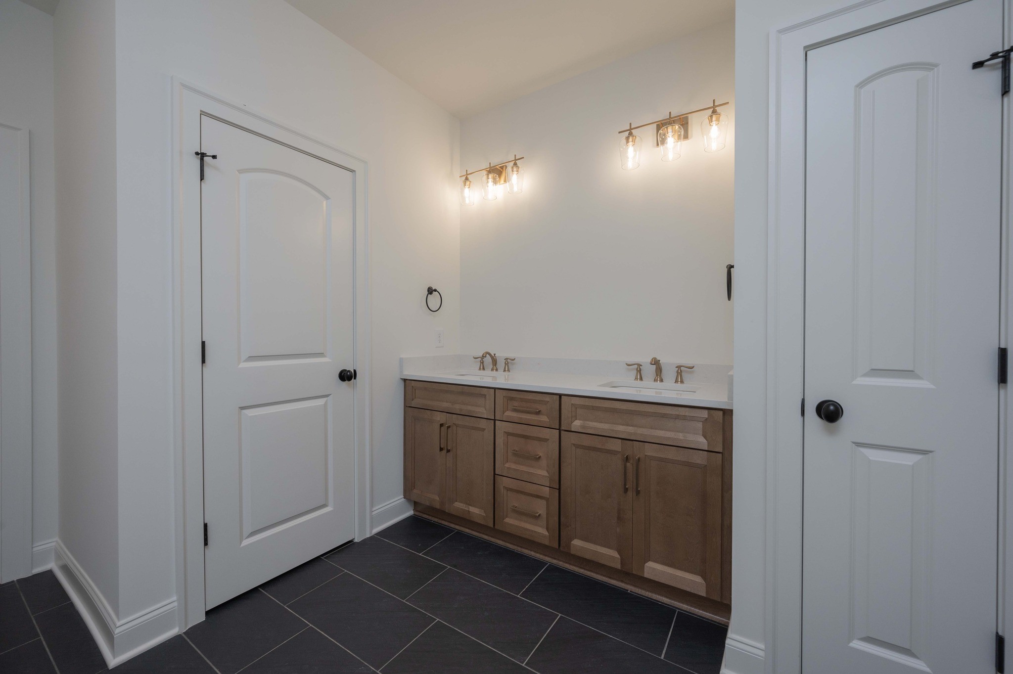 2866 N Thompson Ln Property Photo 24