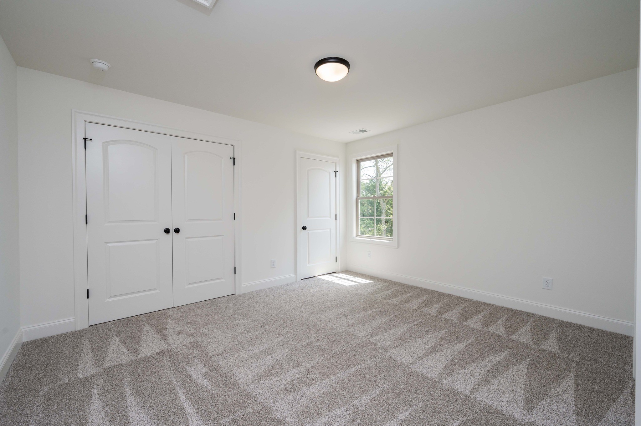 2866 N Thompson Ln Property Photo 33