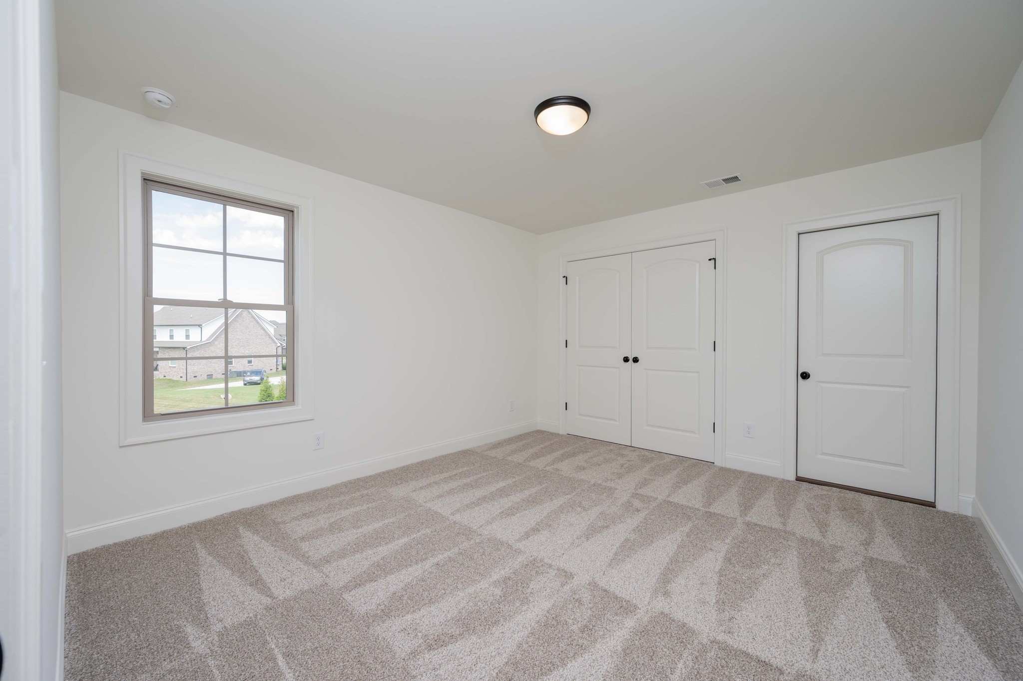 2866 N Thompson Ln Property Photo 34
