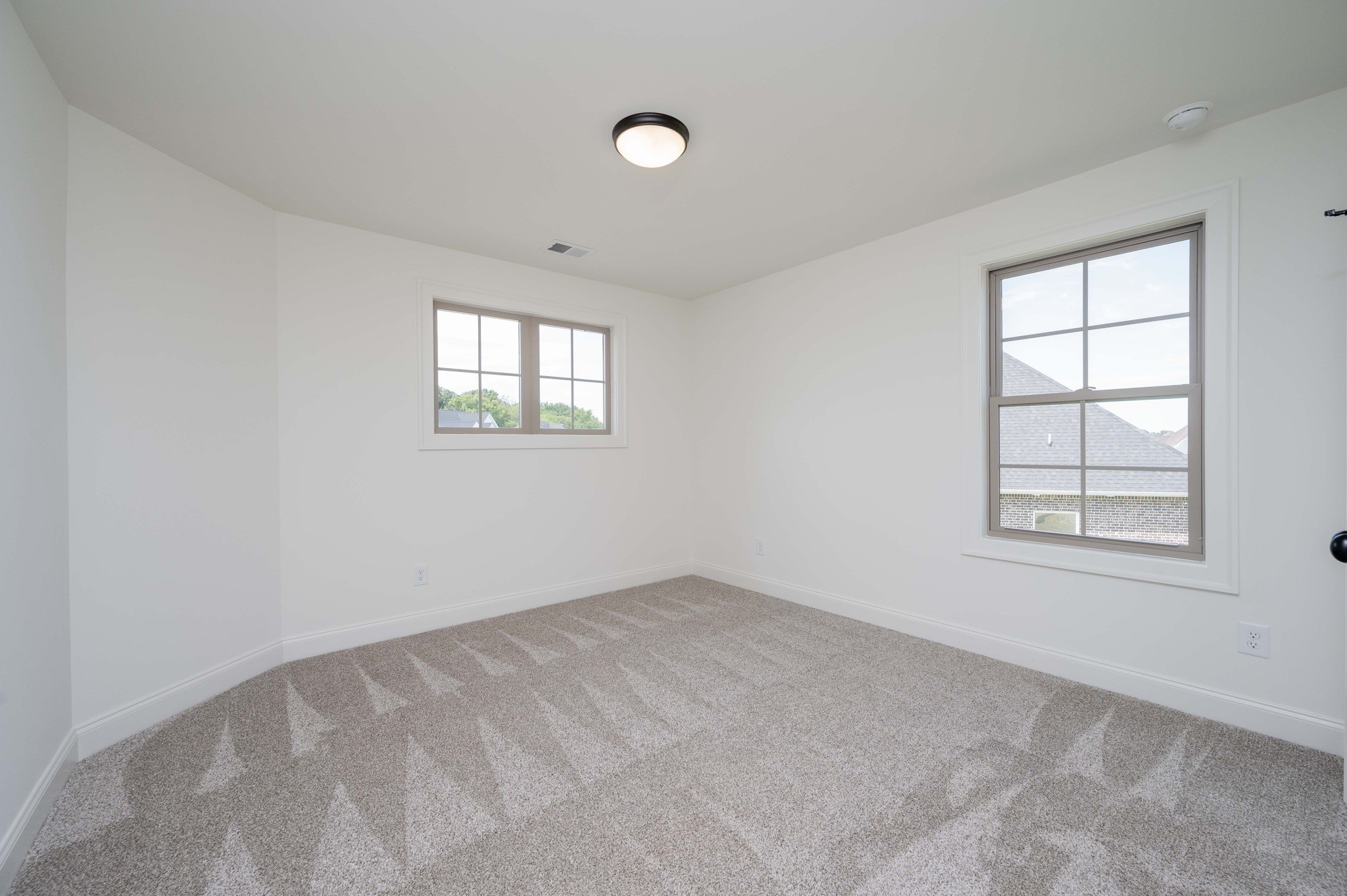 2866 N Thompson Ln Property Photo 37
