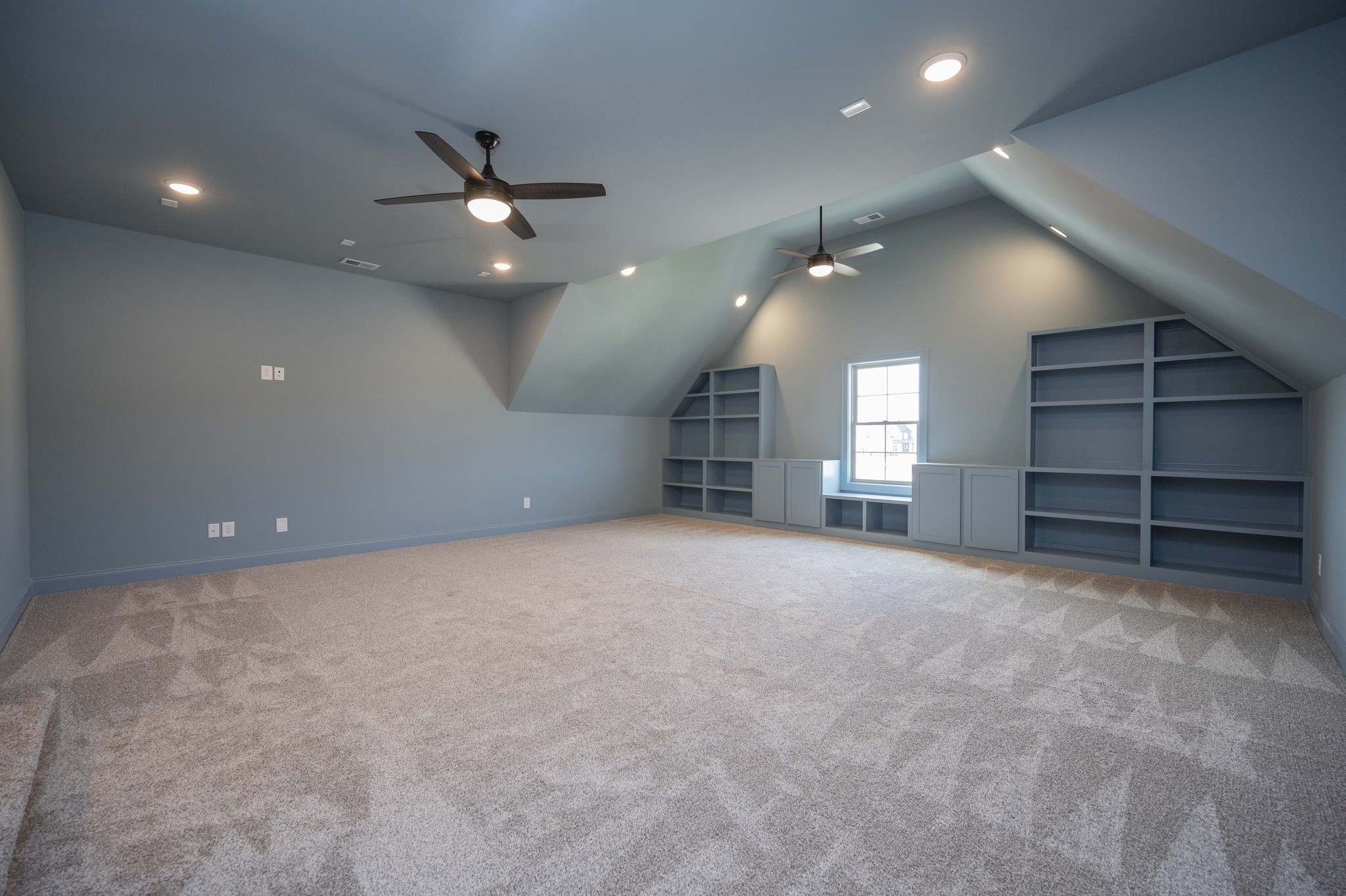 2866 N Thompson Ln Property Photo 41