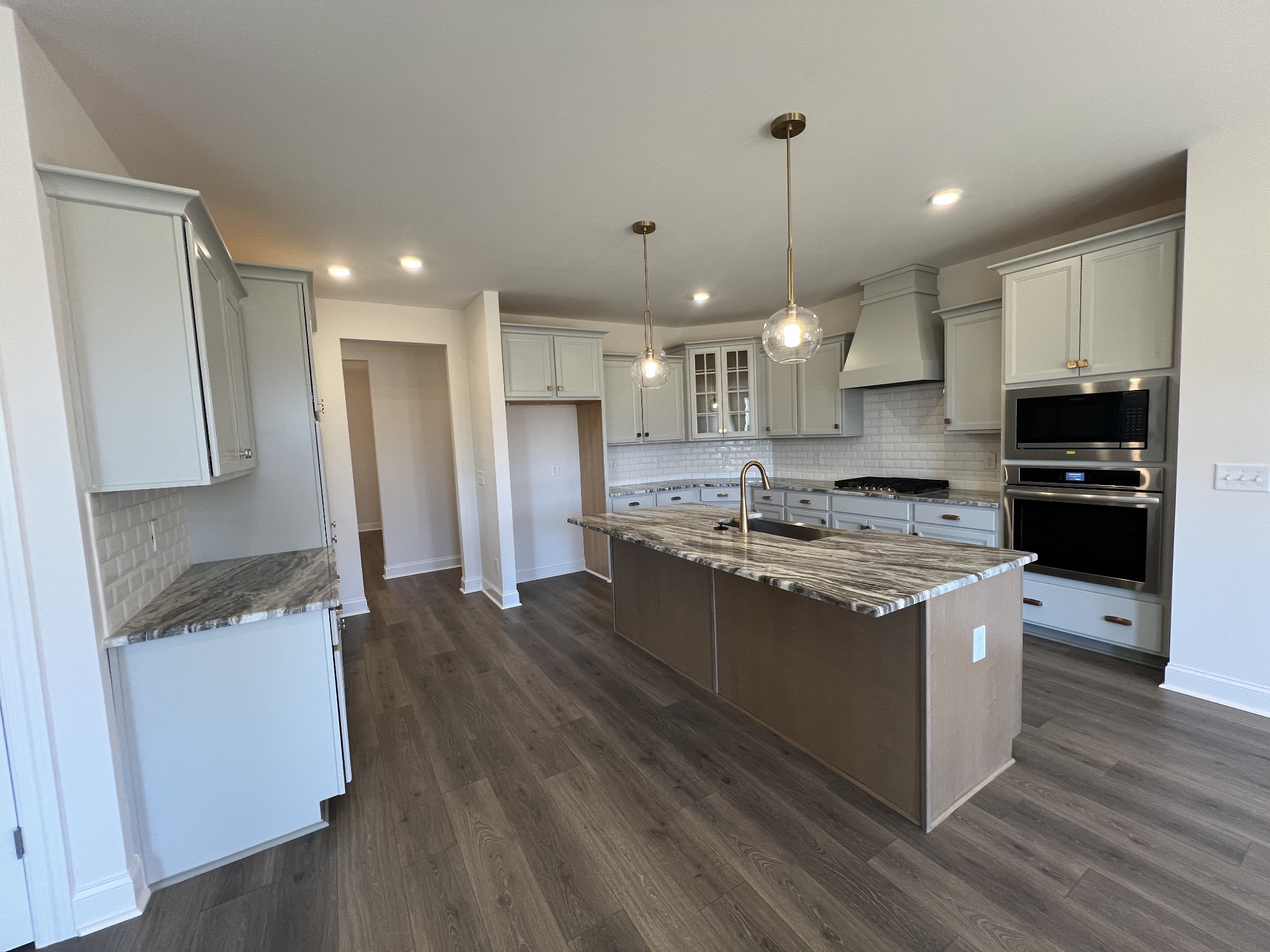 7938 Pine Street Property Photo 5