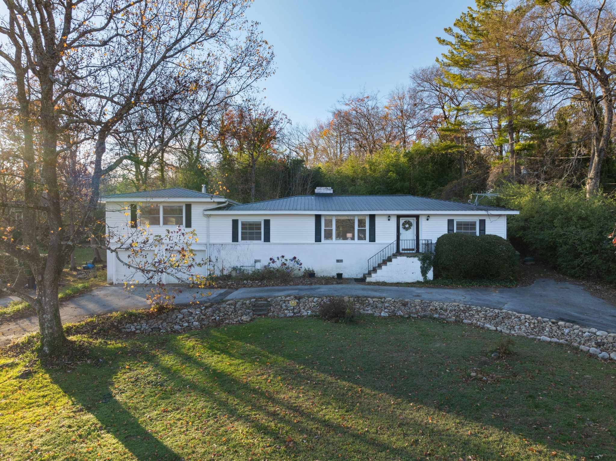 1206 Peter Pan Road Property Photo 5
