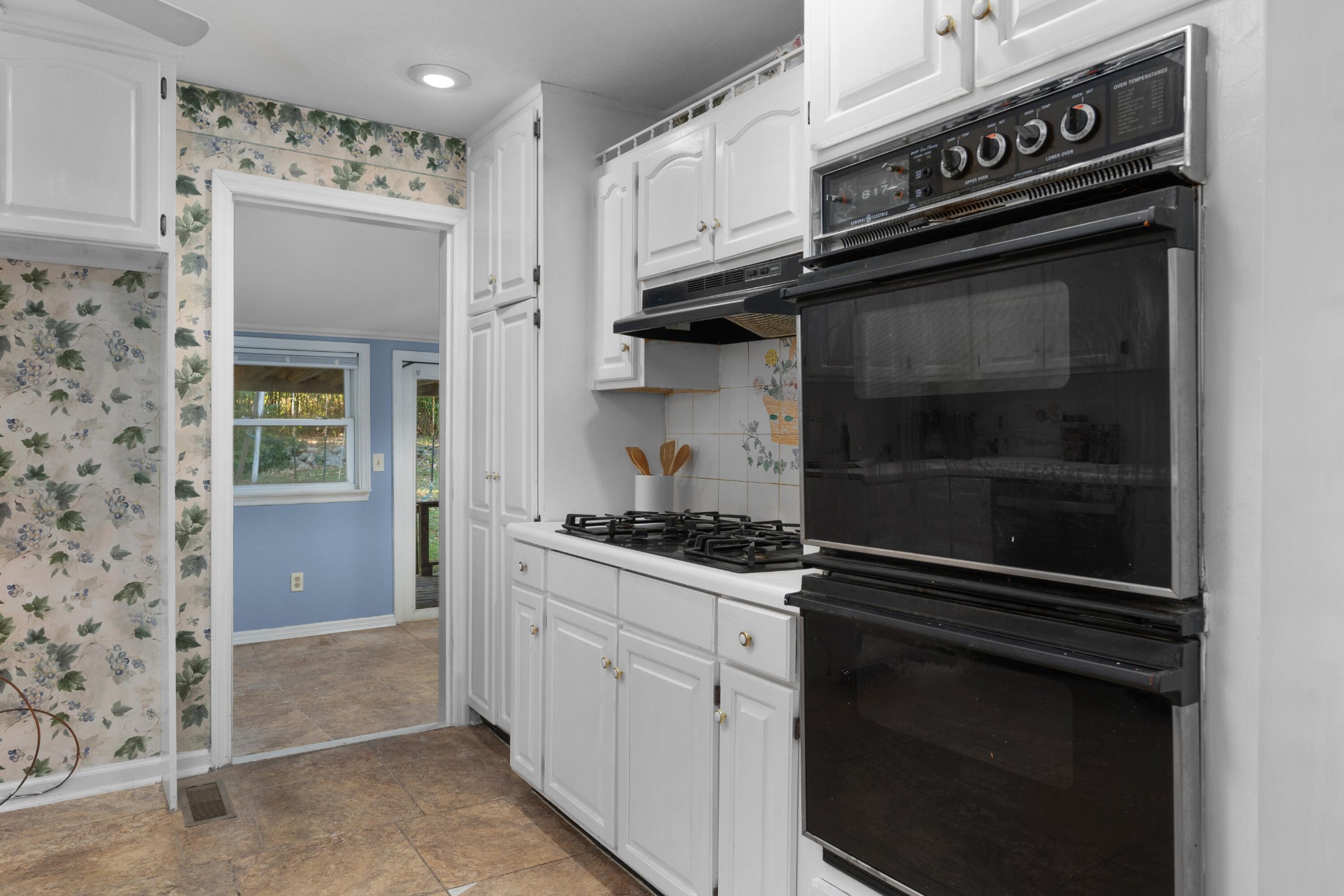1206 Peter Pan Road Property Photo 16